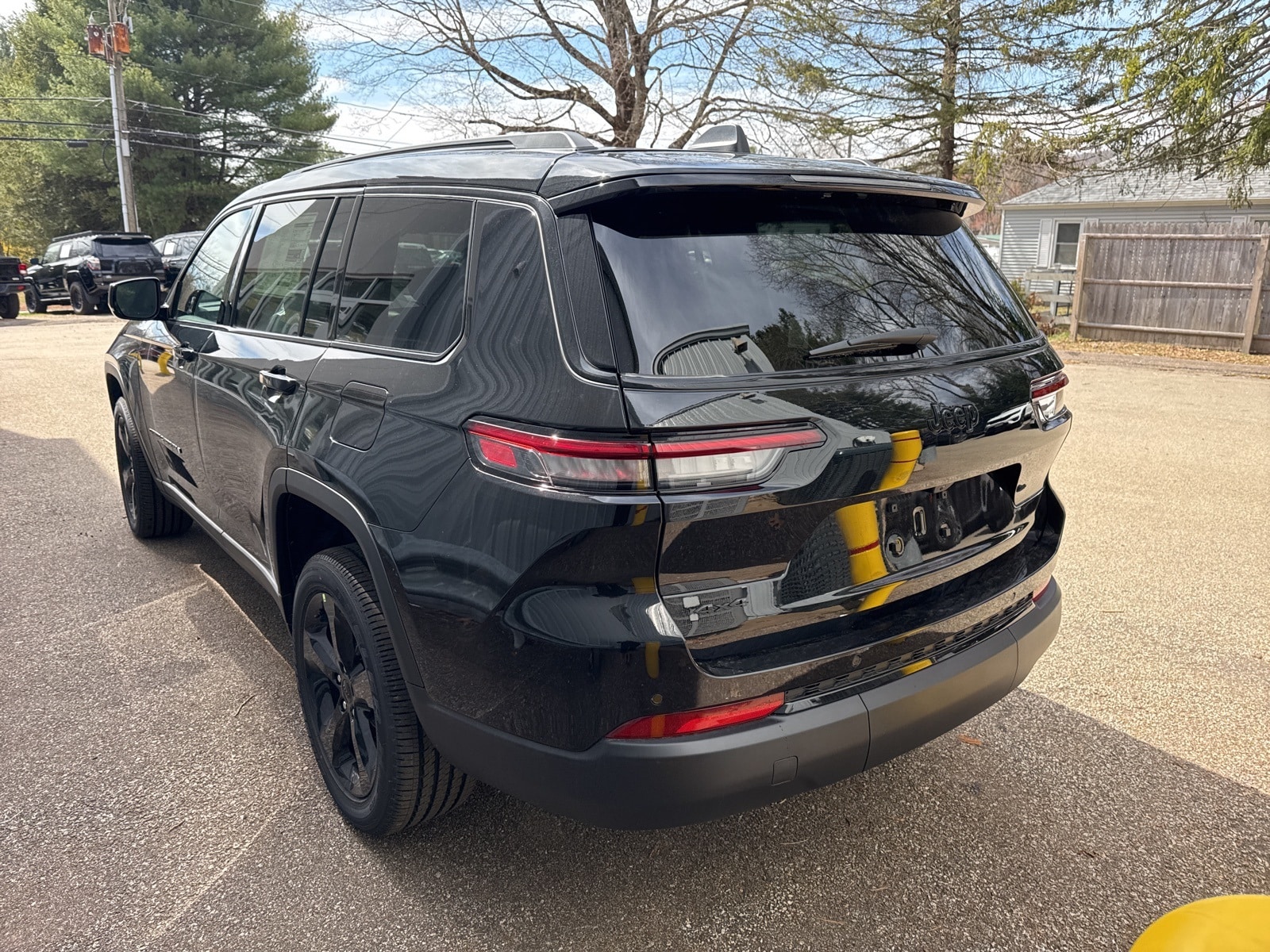 2025 Diamond Black Crystal Pearlcoat Jeep Grand Cherokee L ALTITUDE X 4X4 4X4 SUV
