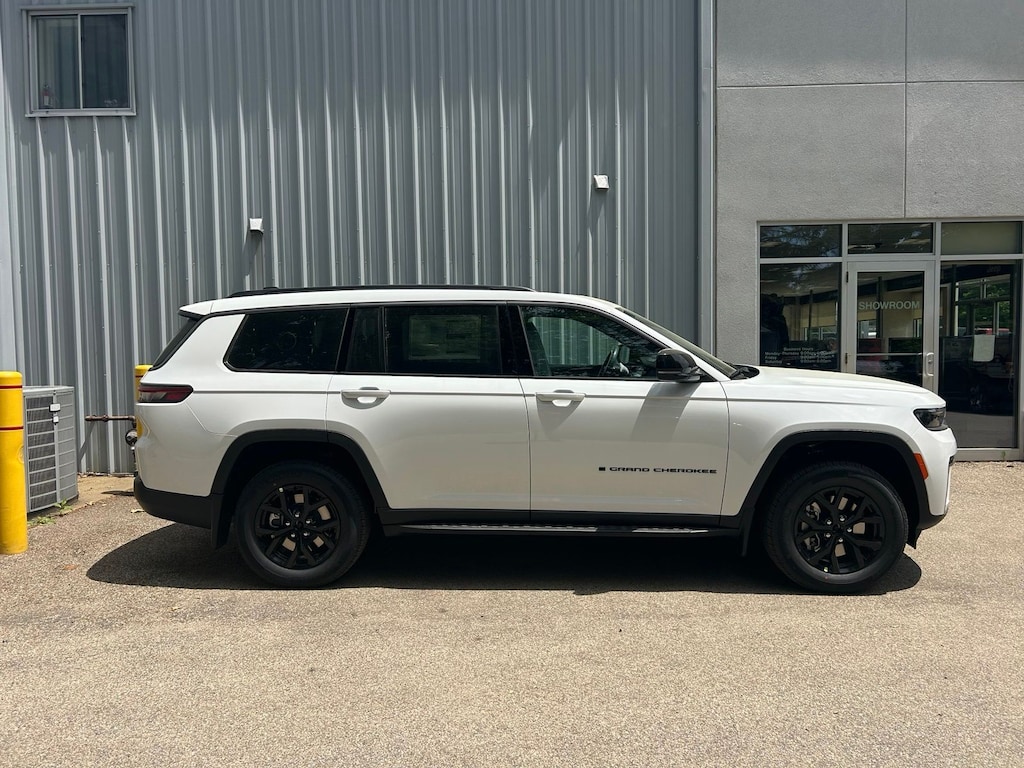 New 2026 Jeep Grand Cherokee L LAREDO ALTITUDE 4X4 Sport Utility