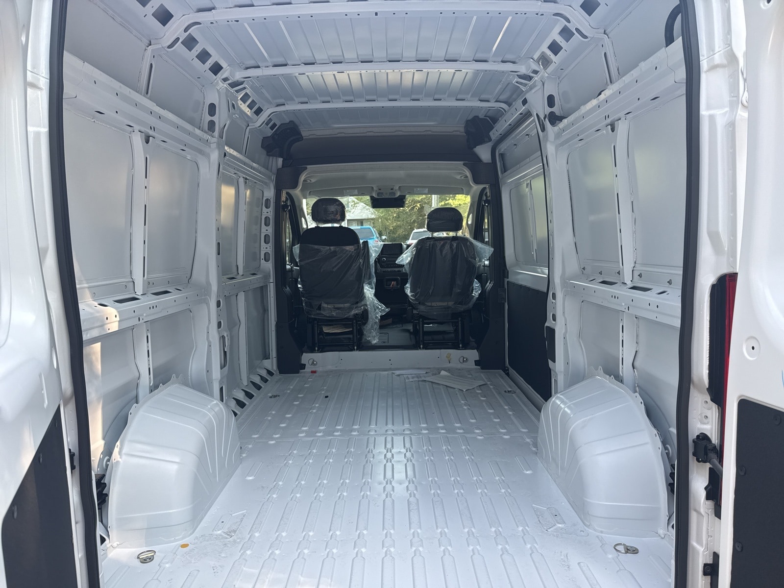 2025 Bright White Ram ProMaster Cargo Van PROMASTER 1500 TRADESMAN CARGO VAN HIGH ROOF 136' FWD Van