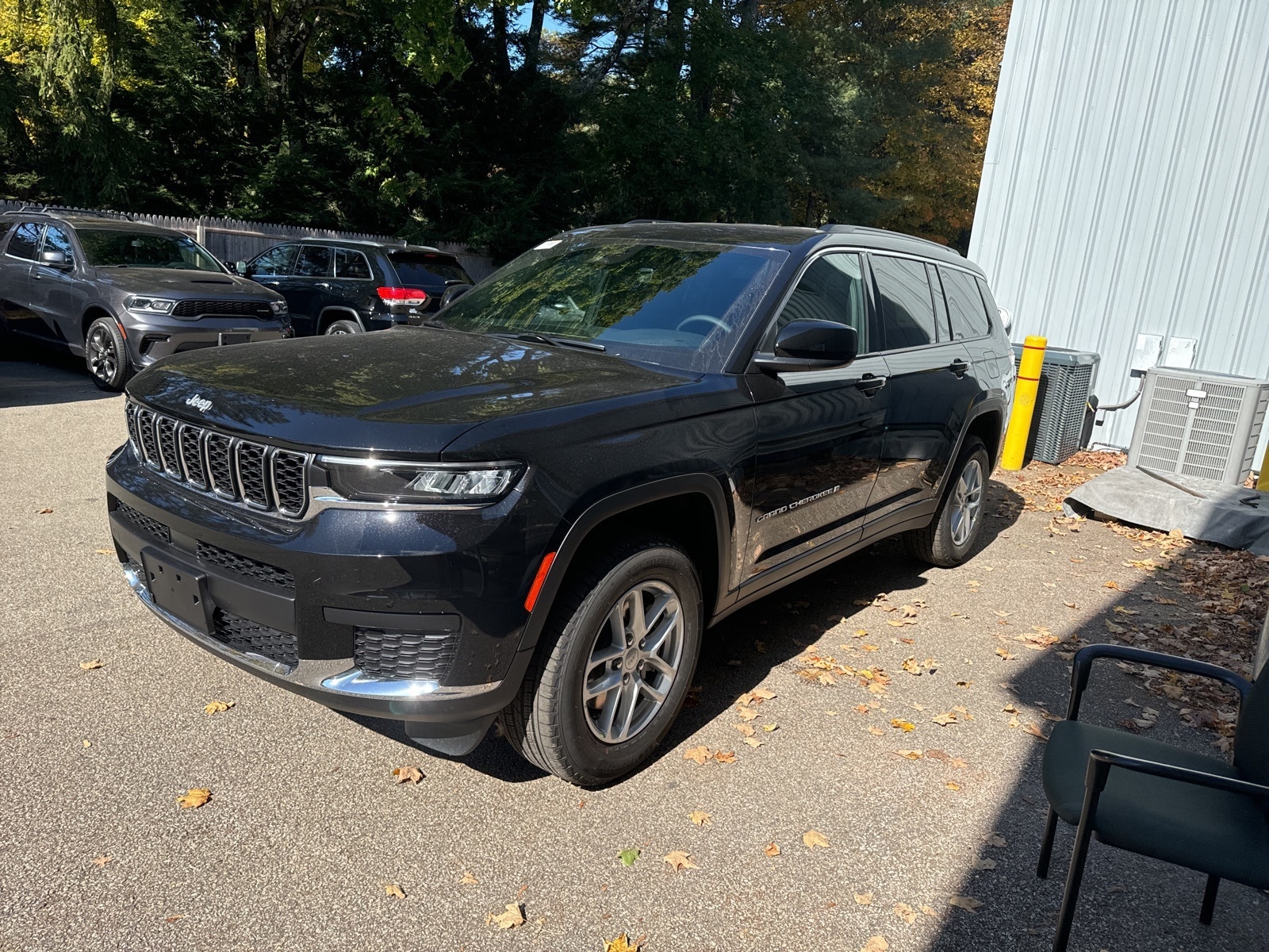 2025 Diamond Black Crystal Pearlcoat Jeep Grand Cherokee L LAREDO 4X4 4X4 SUV