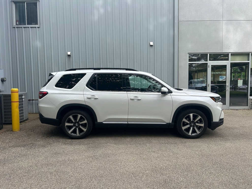 Used 2023 Honda Pilot Elite SUV