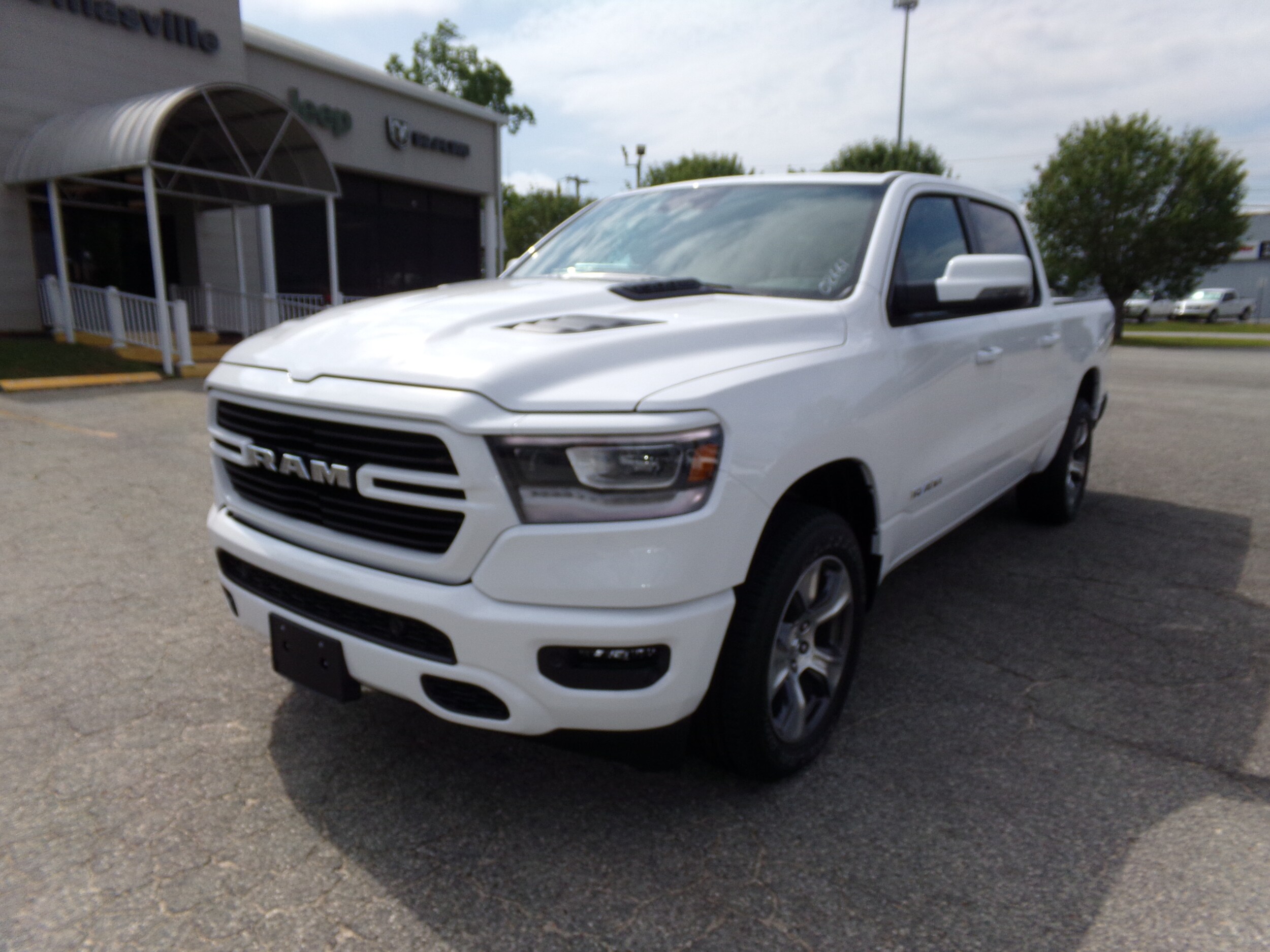 2023 Ram 1500 Laramie photo 4