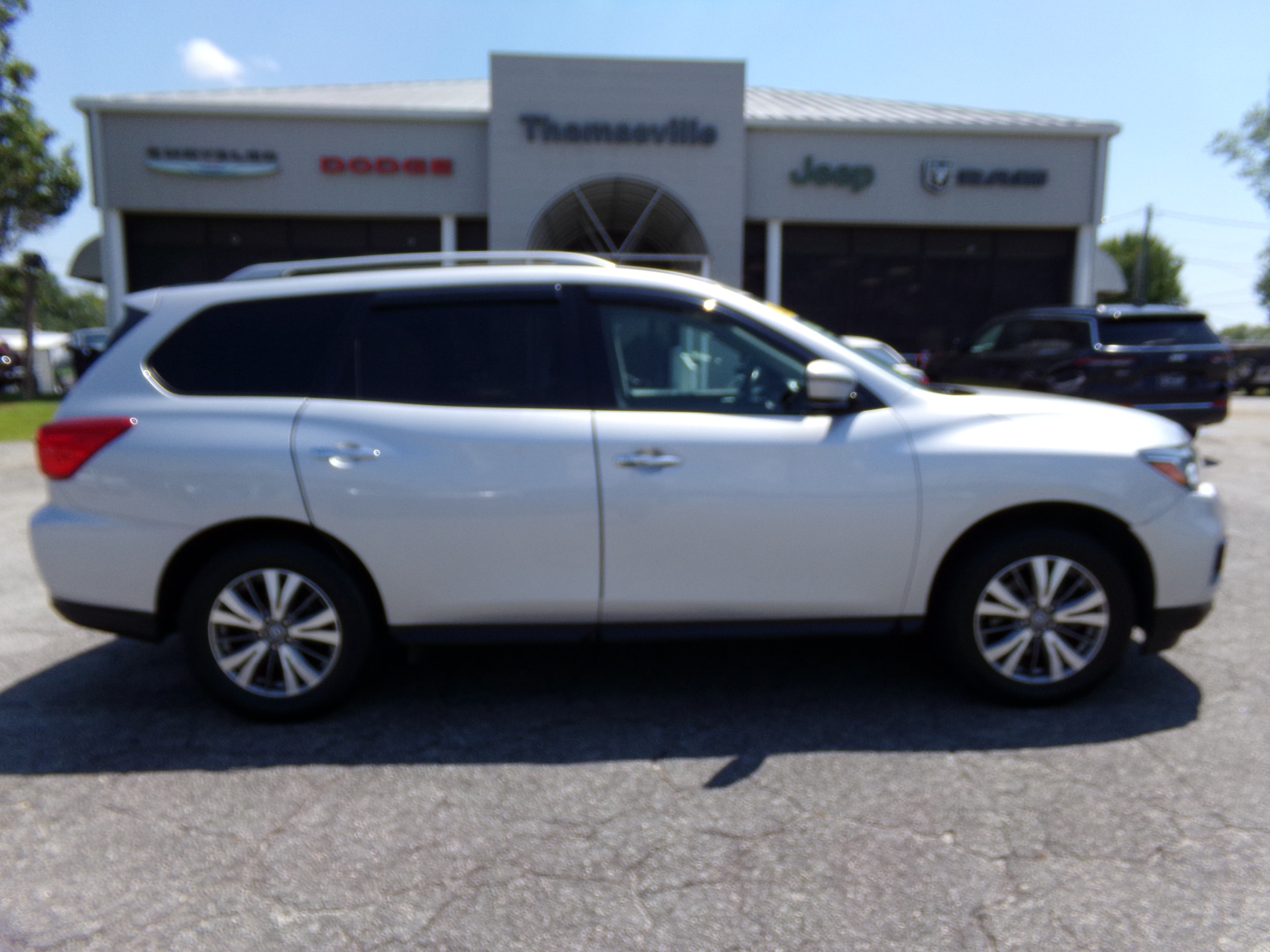 Used 2020 Nissan Pathfinder SV with VIN 5N1DR2BN6LC586004 for sale in Thomasville, GA