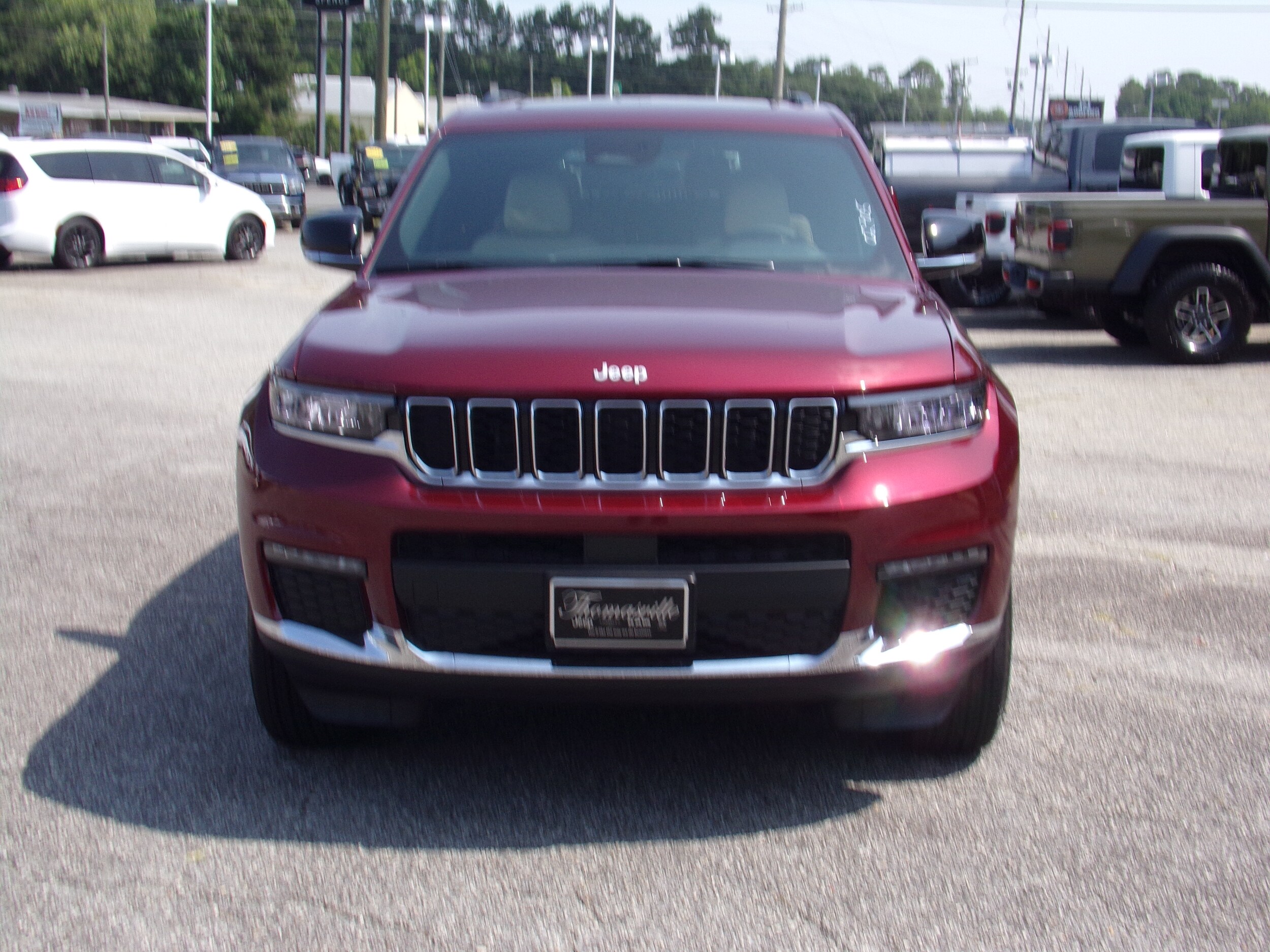 2025 Jeep Grand Cherokee Limited photo 2