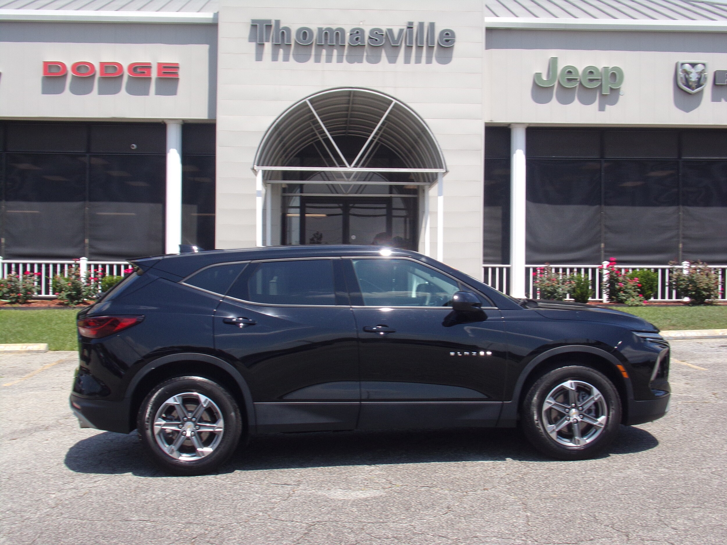 2023 Chevrolet Blazer 2LT photo 3