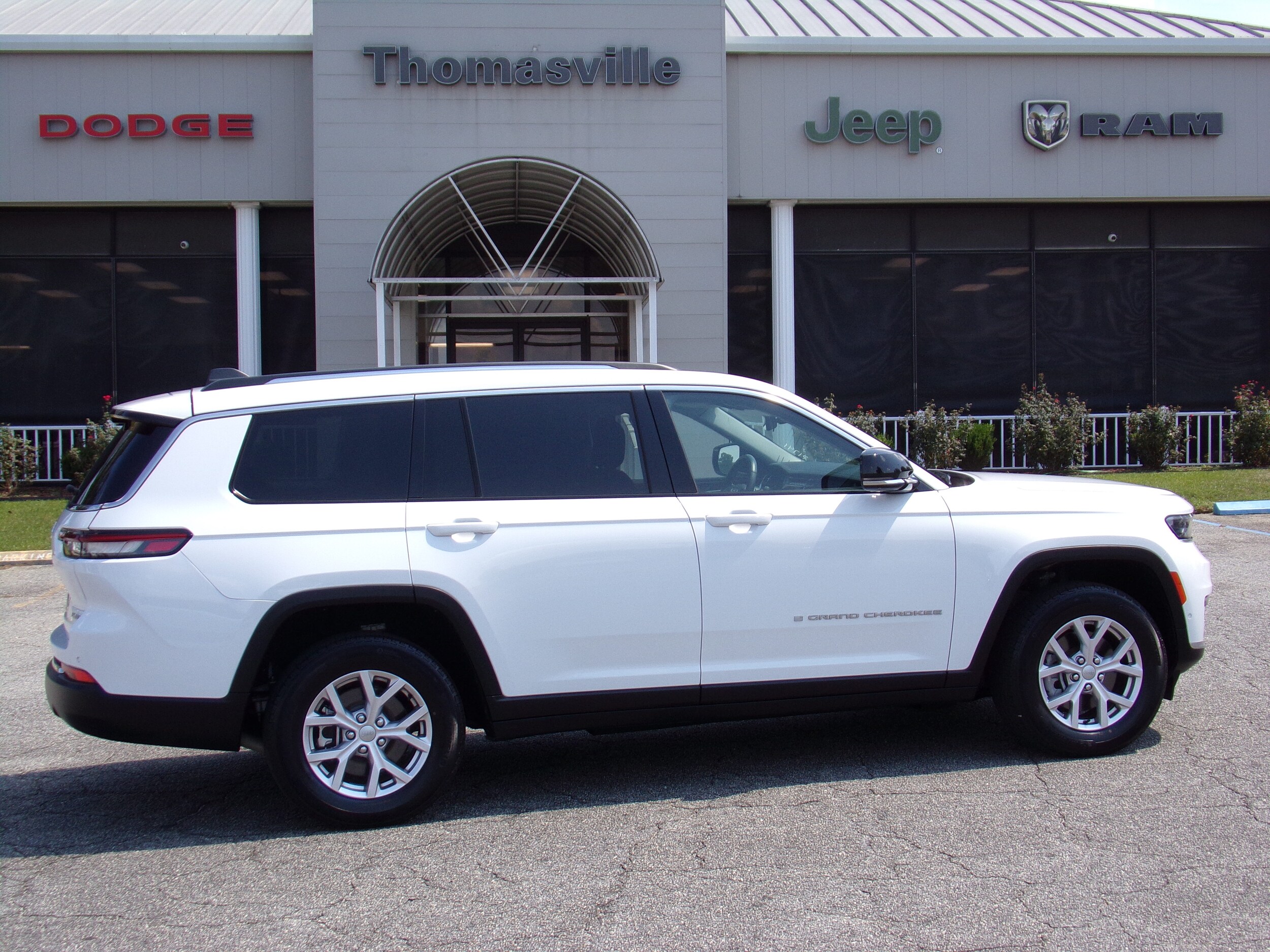 2022 Jeep Grand Cherokee Limited photo 3