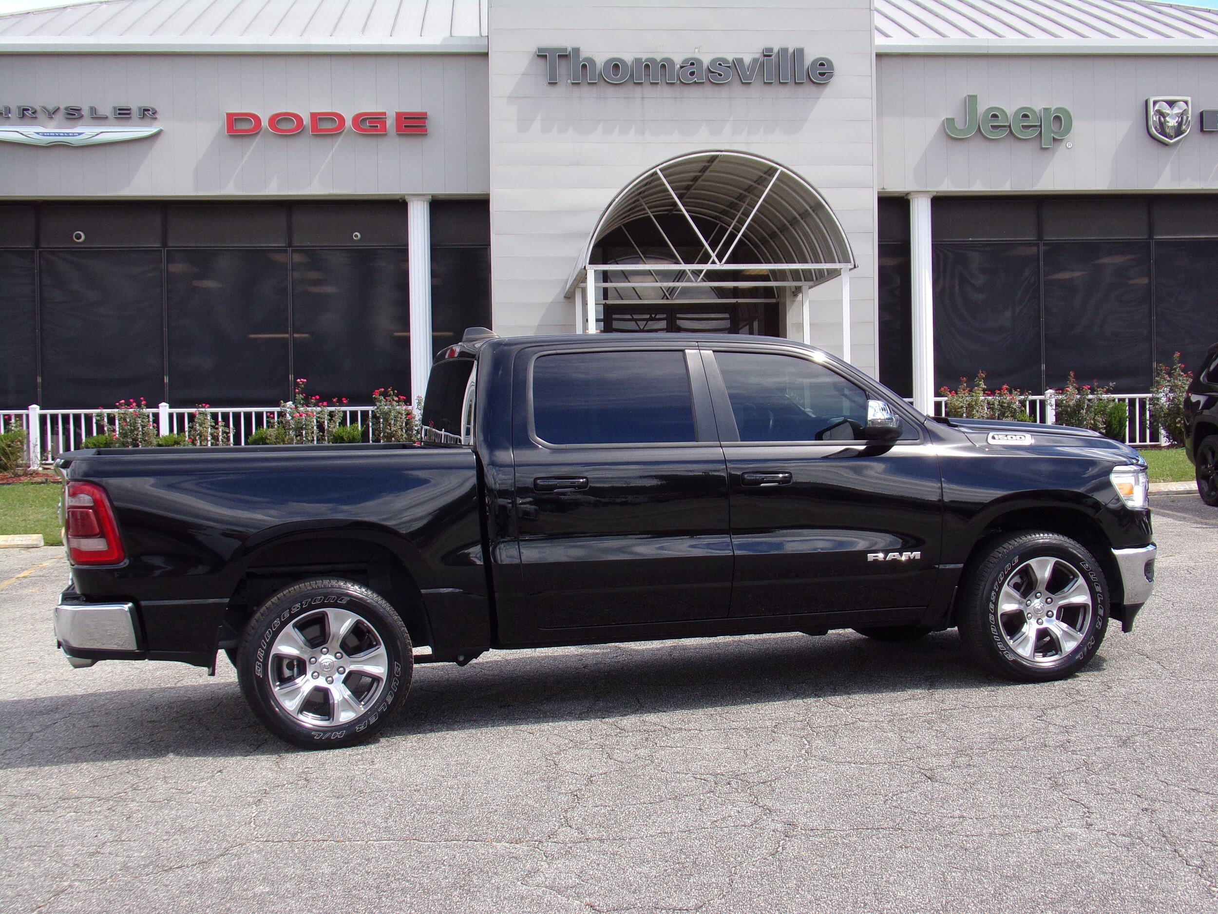 2023 Ram 1500 Laramie photo 3