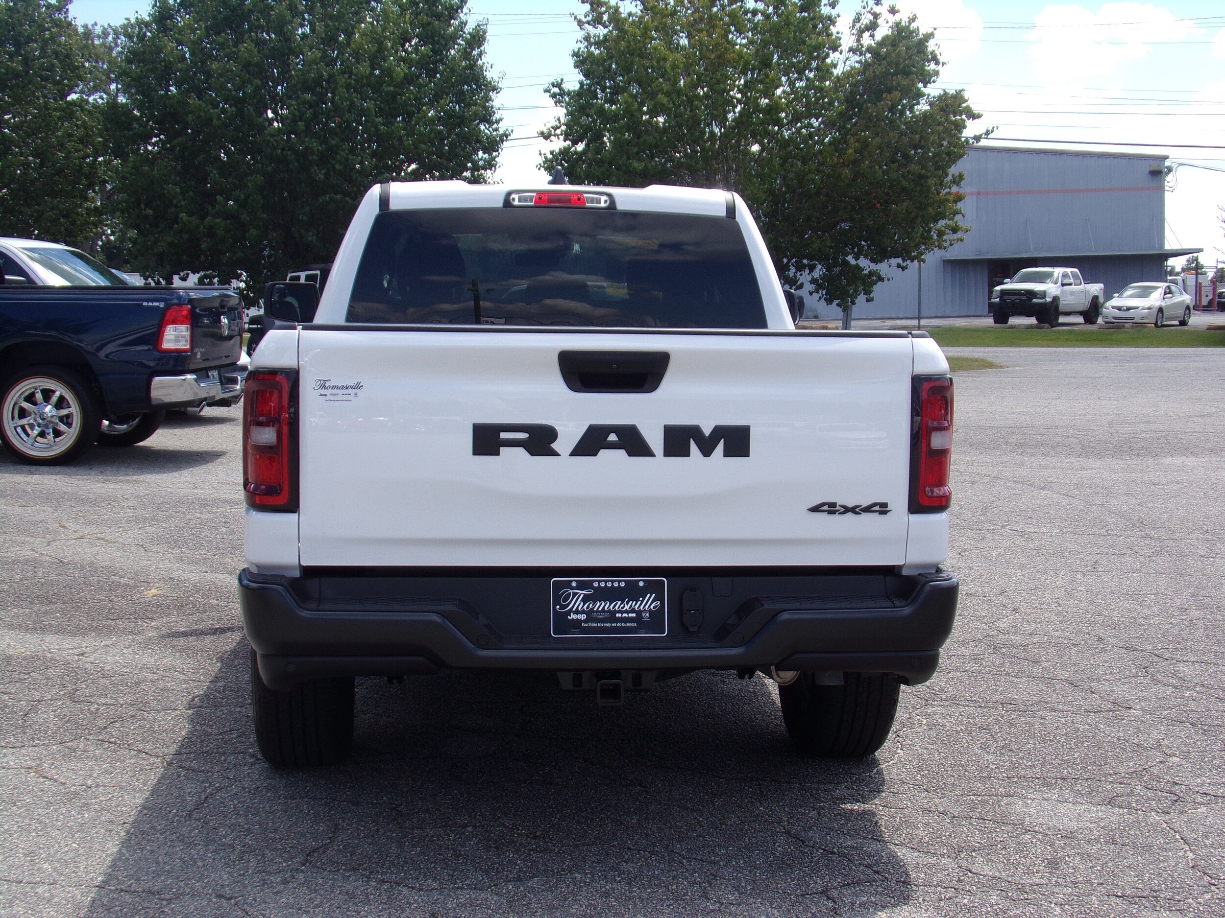2025 Ram 1500 Tradesman photo 4
