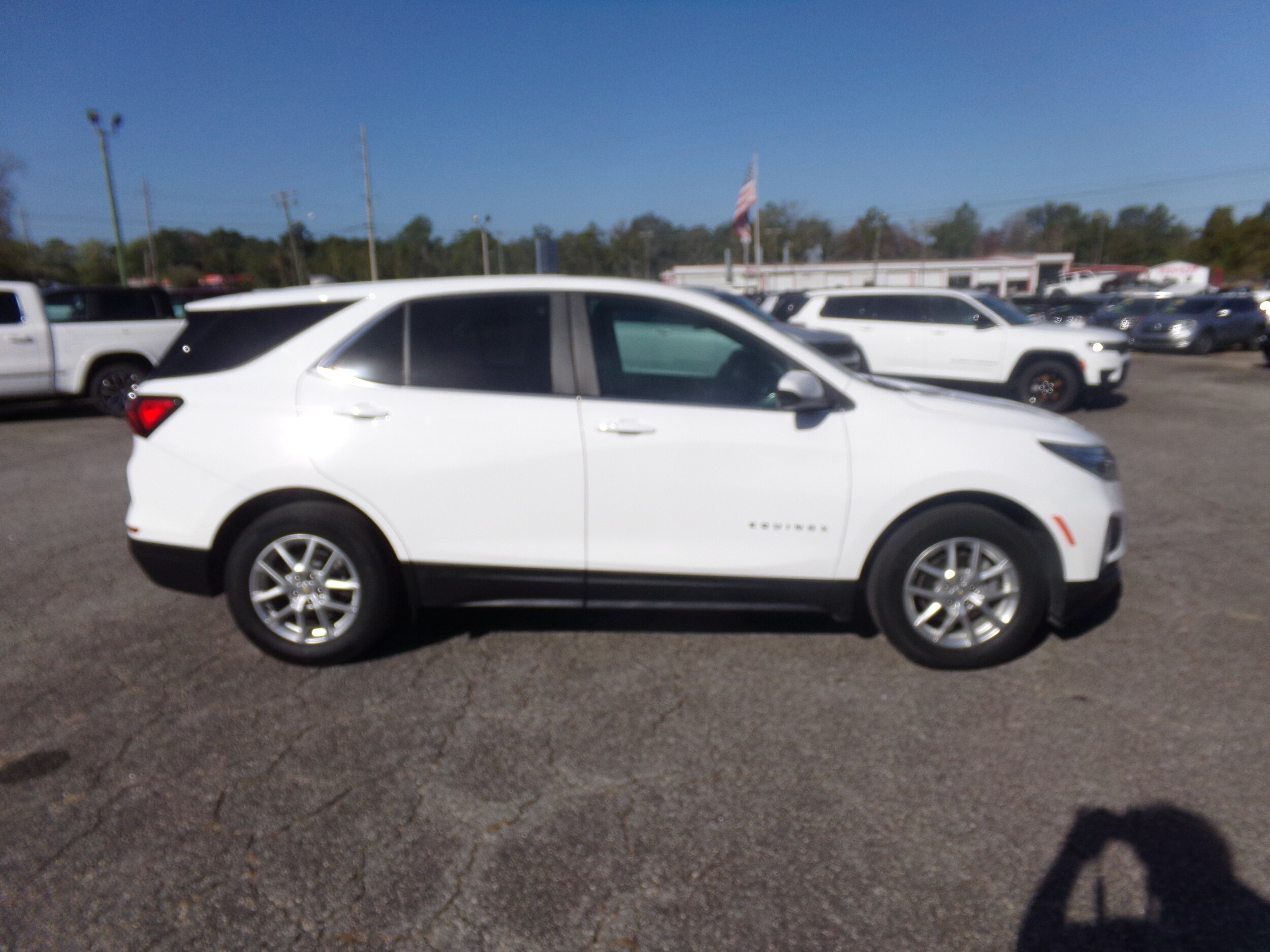 2022 Chevrolet Equinox LT photo 3