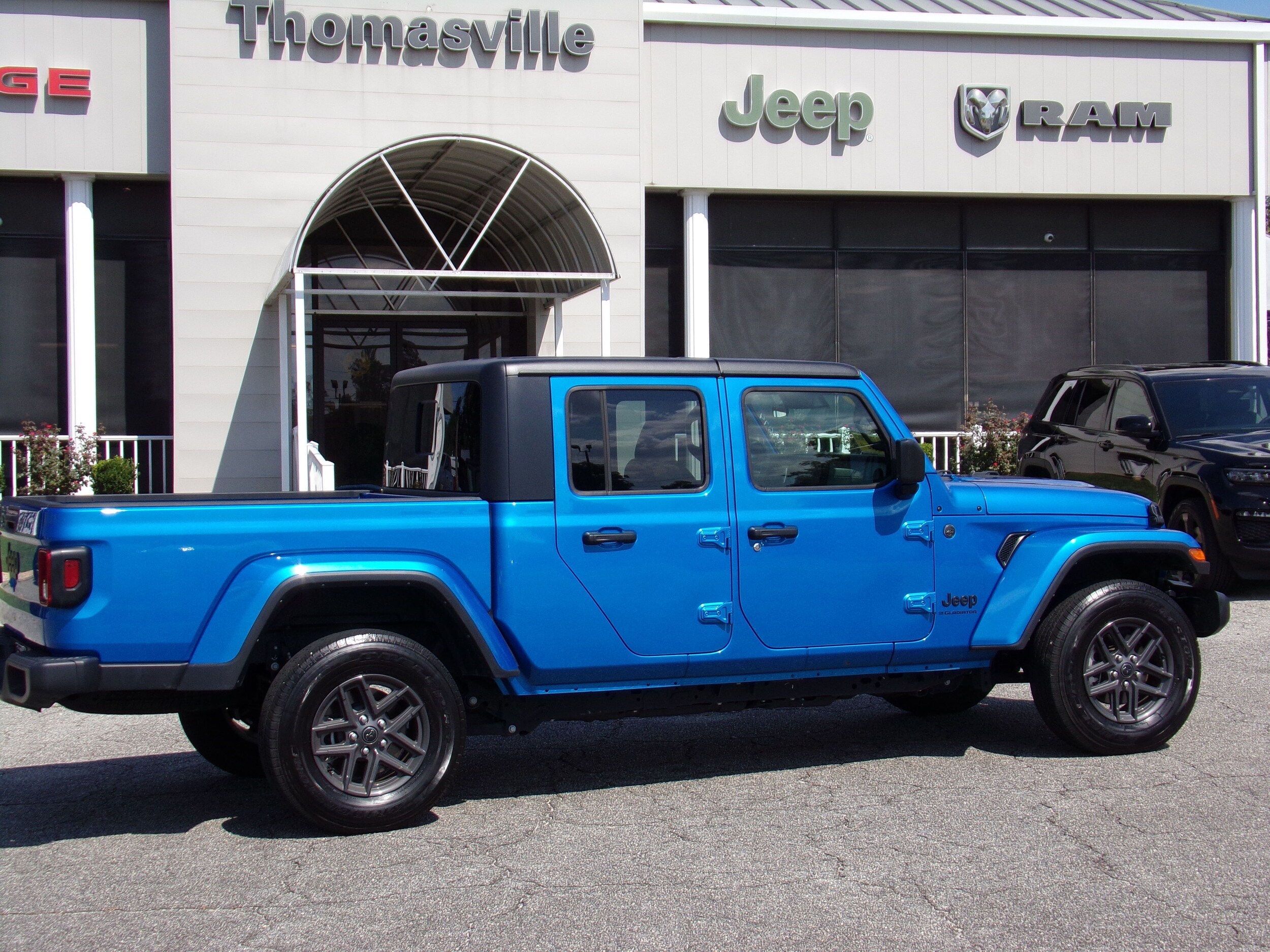 2024 Jeep Gladiator Sport S photo 3