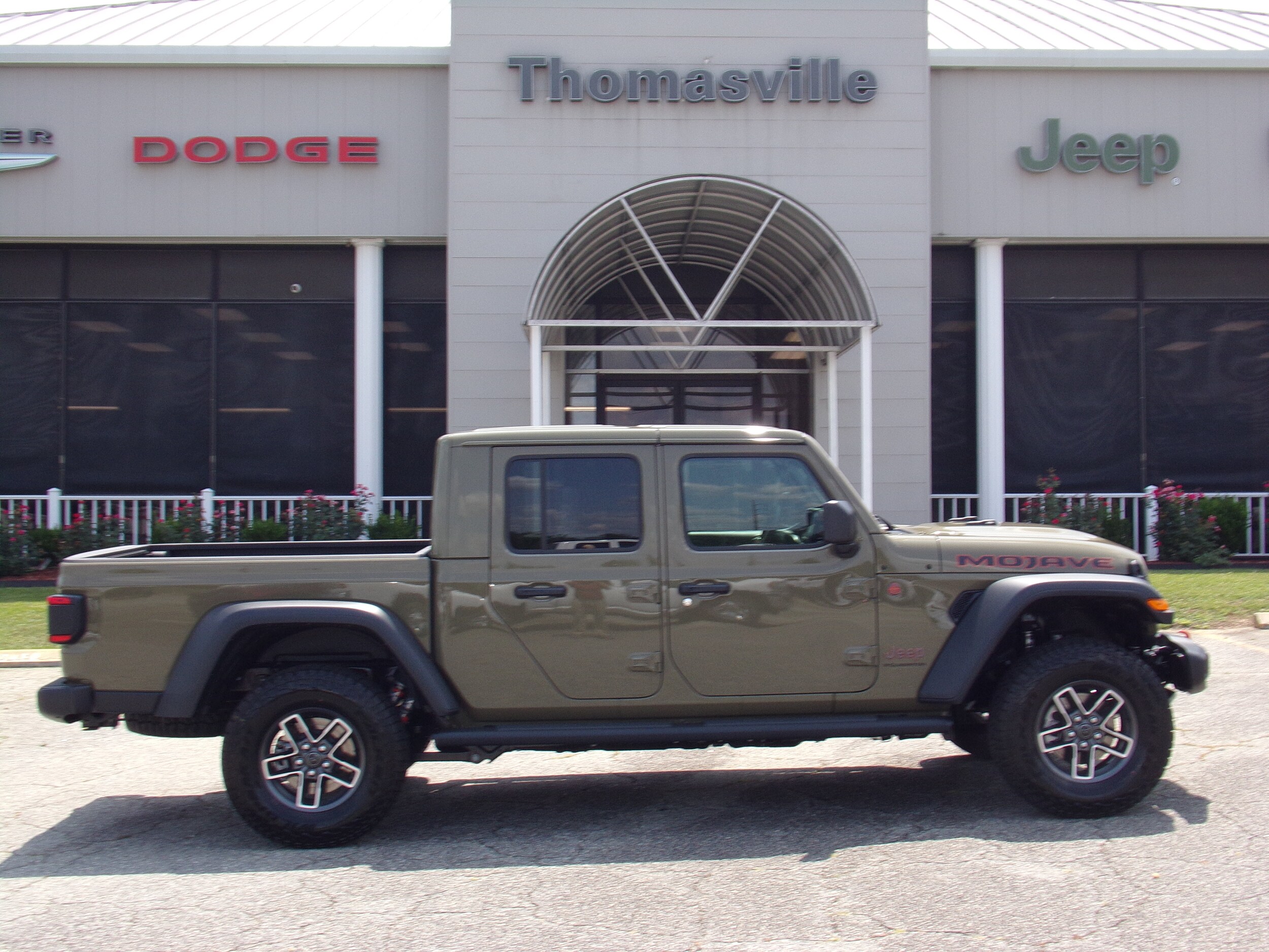 2025 Jeep Gladiator Mojave photo 2