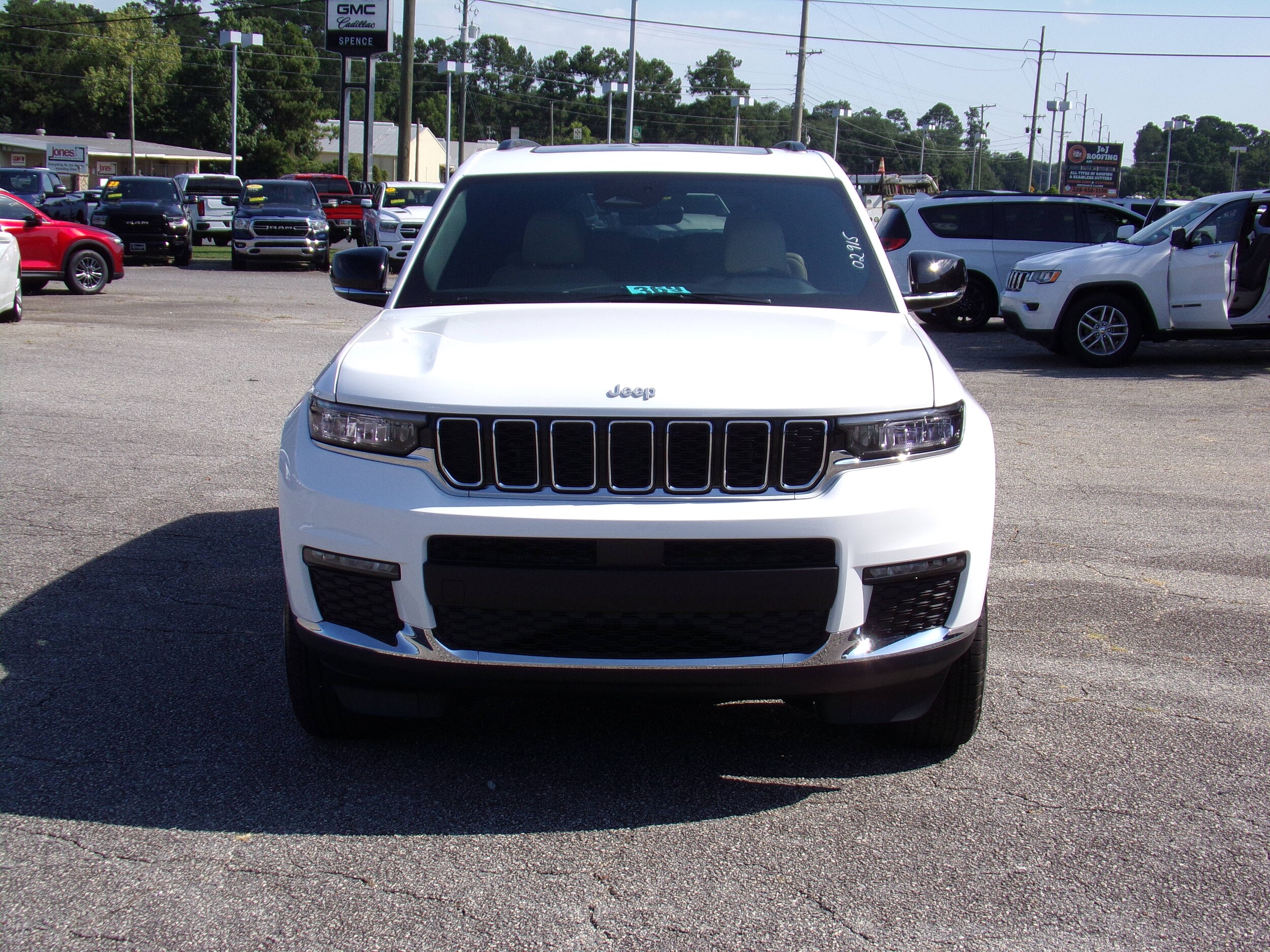 2025 Jeep Grand Cherokee Limited photo 2