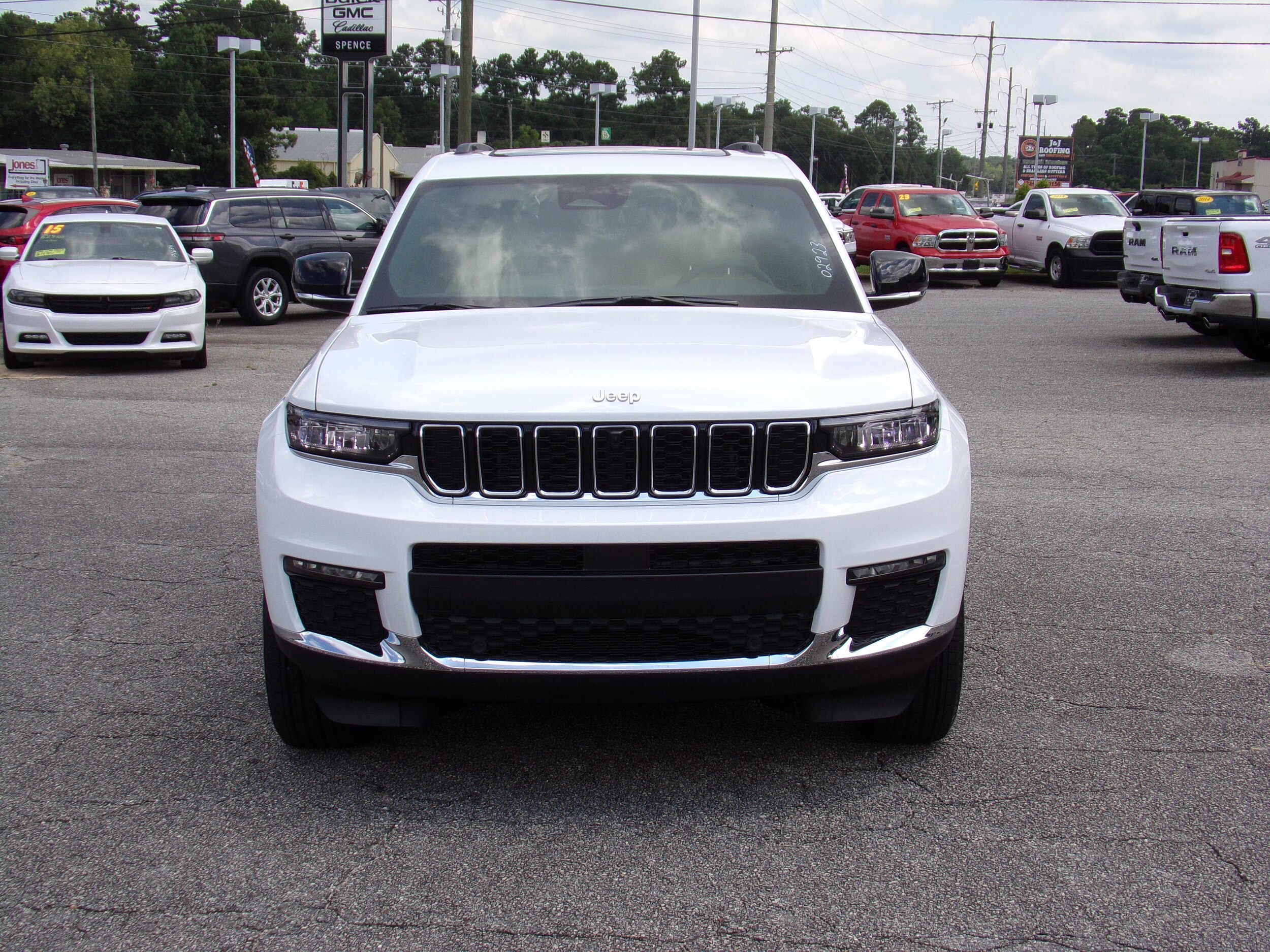 2025 Jeep Grand Cherokee Limited photo 2