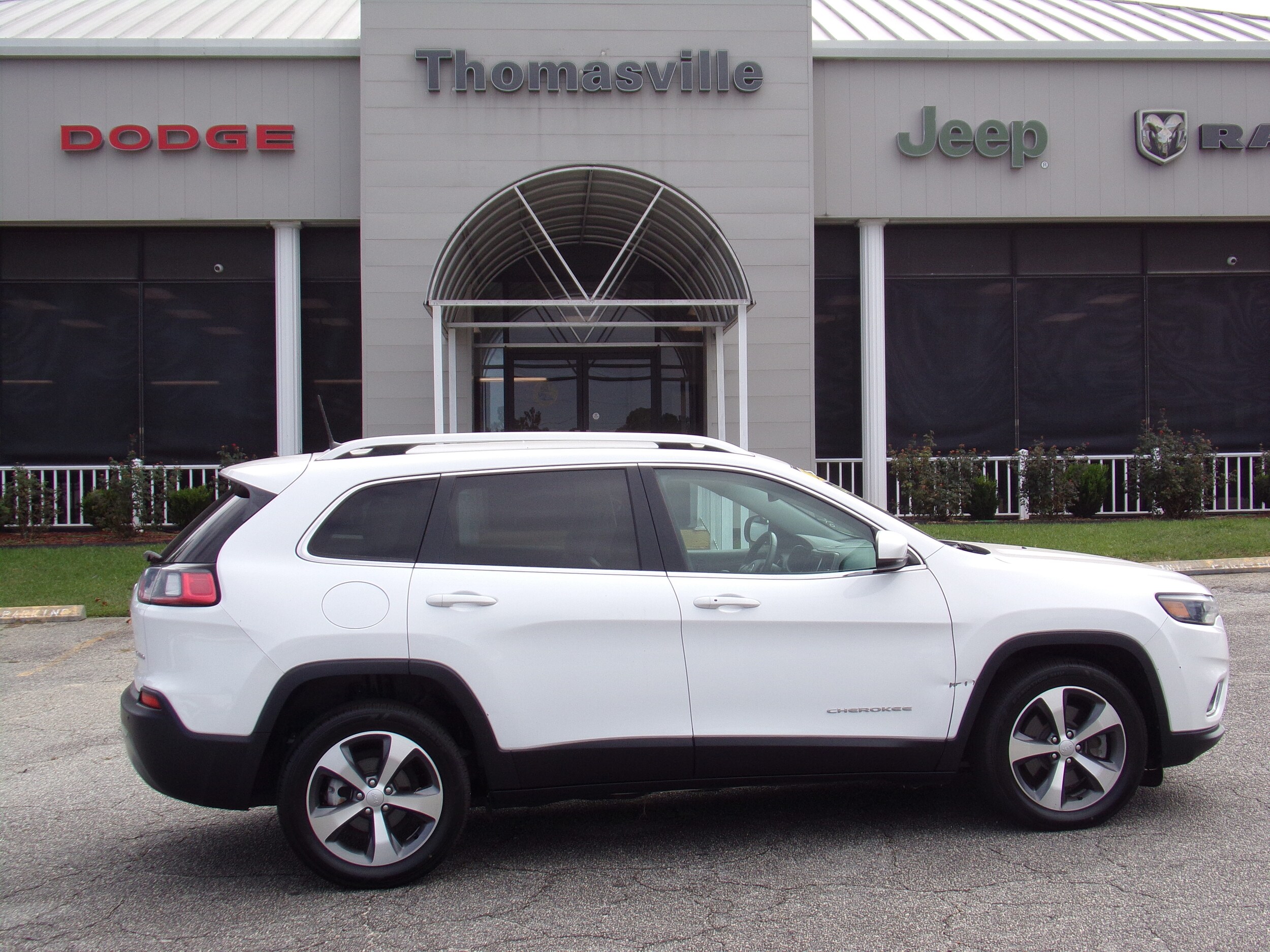 2020 Jeep Cherokee Limited photo 2