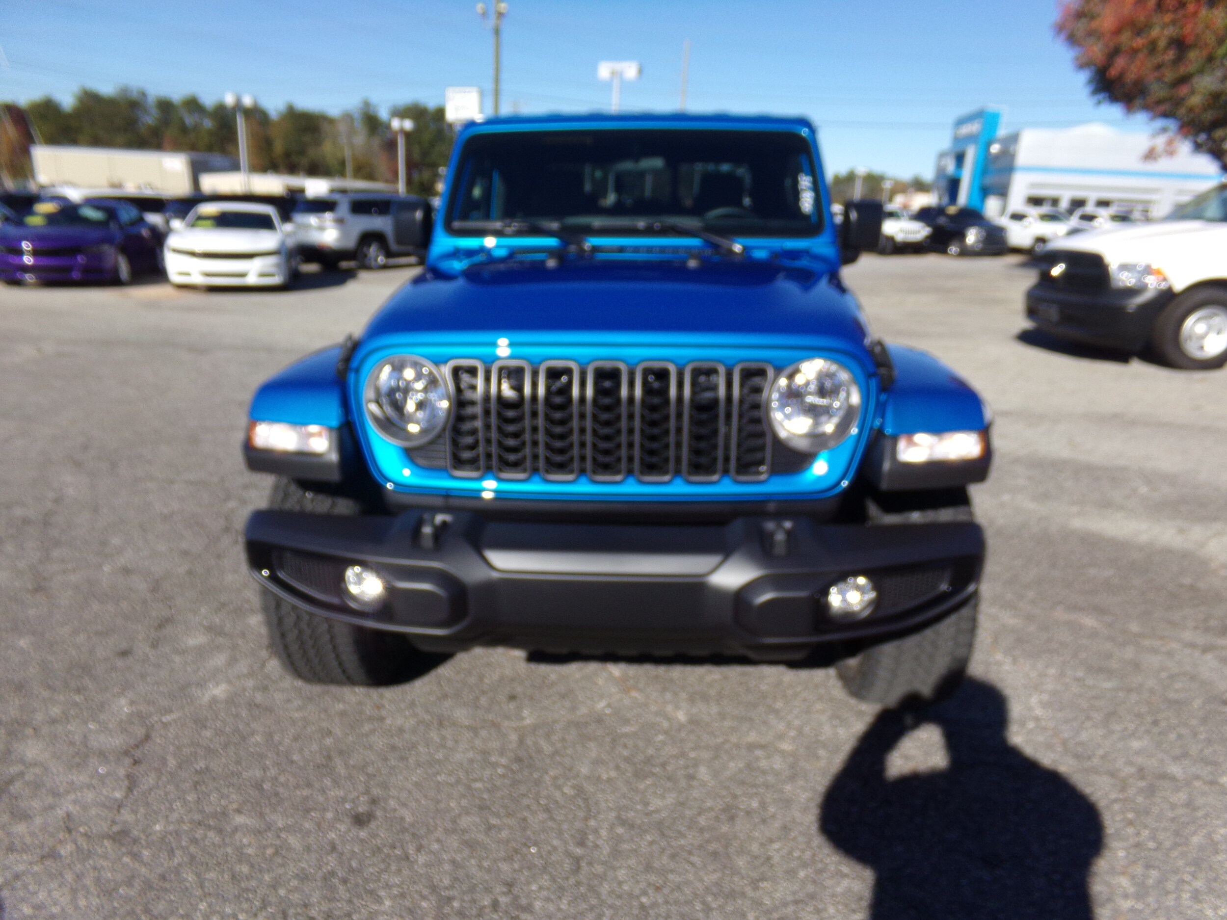 2025 Jeep Gladiator photo 2