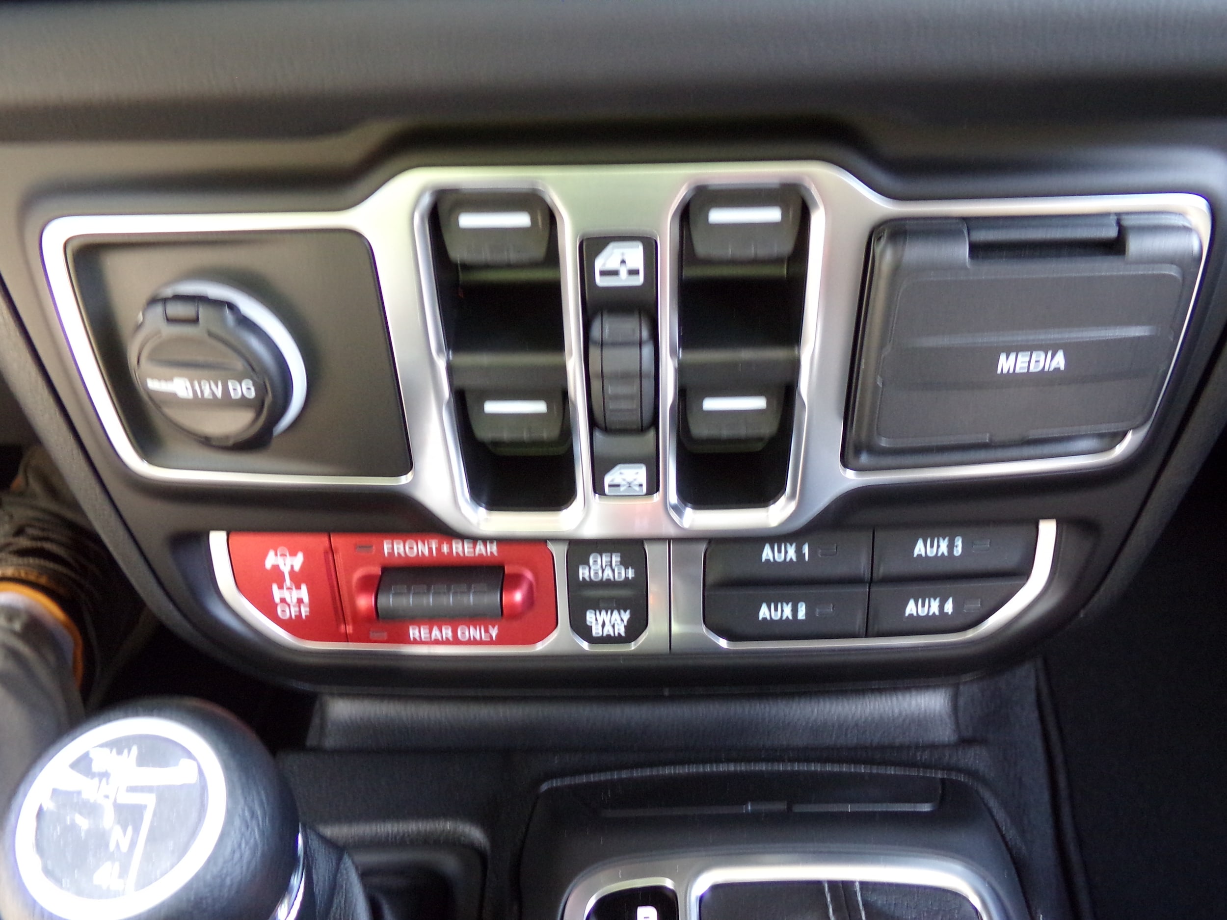2025 Jeep Gladiator Rubicon - Photo 16