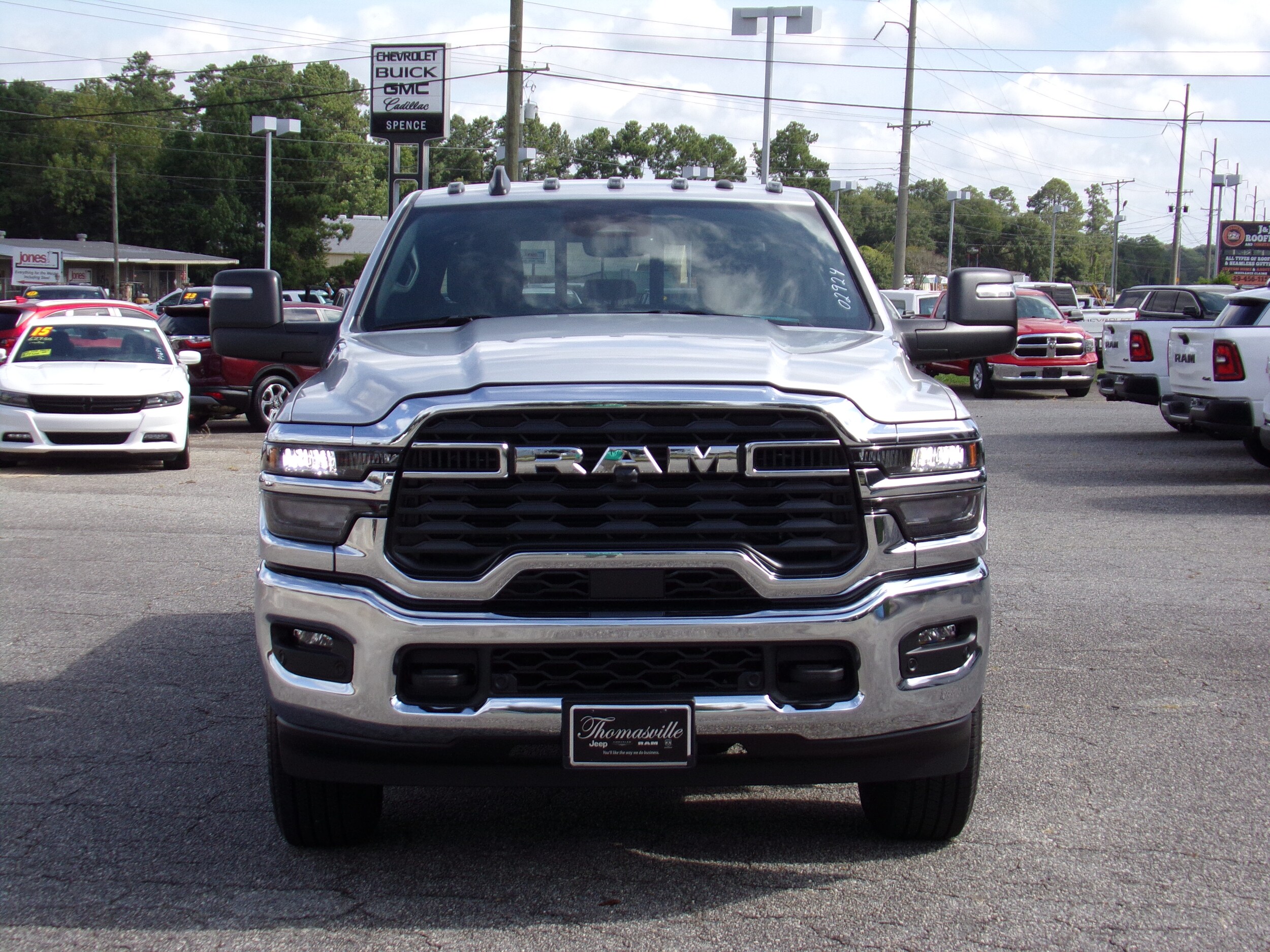 2025 Ram 2500 Tradesman photo 2
