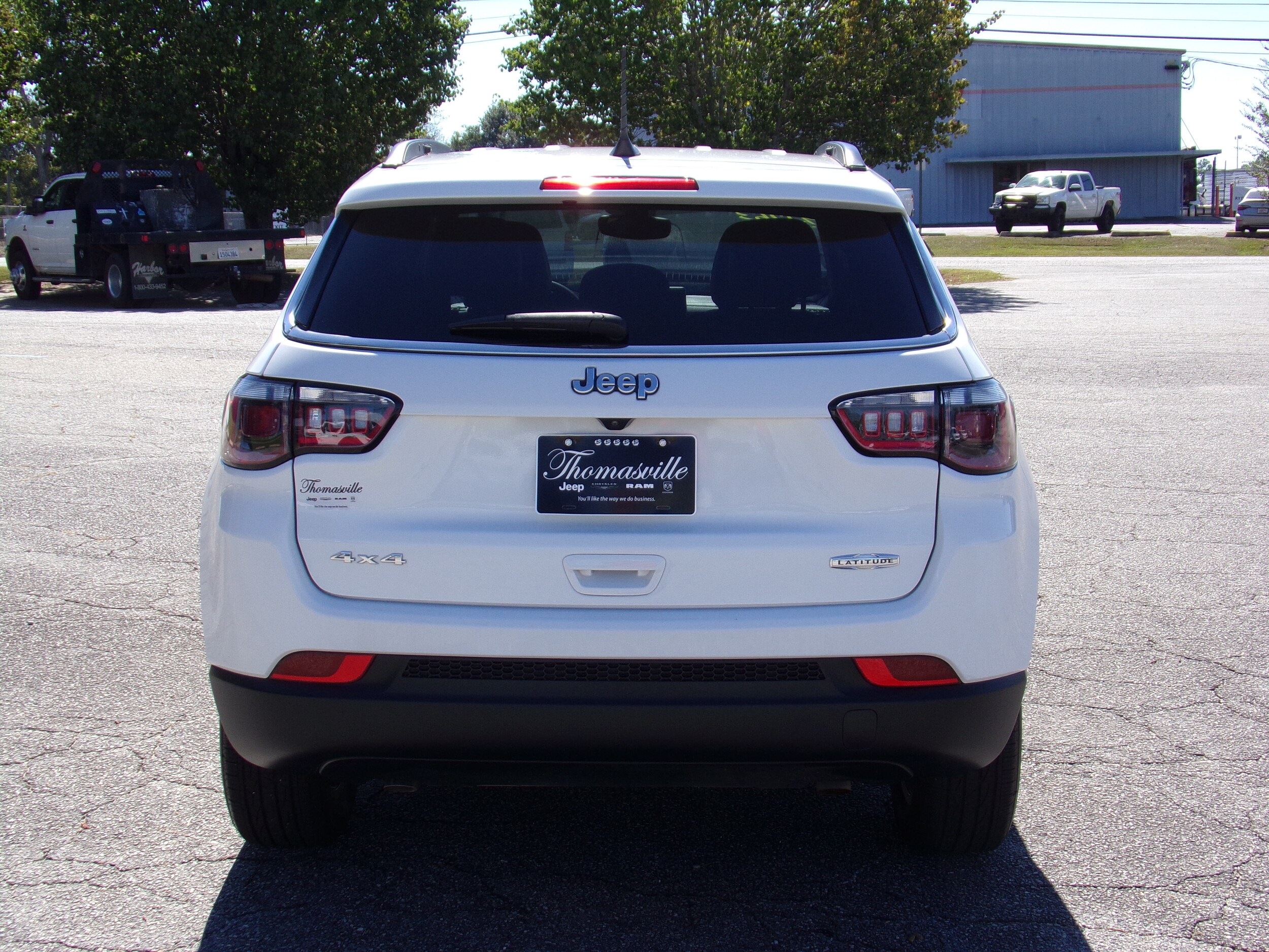 2023 Jeep Compass Latitude photo 3