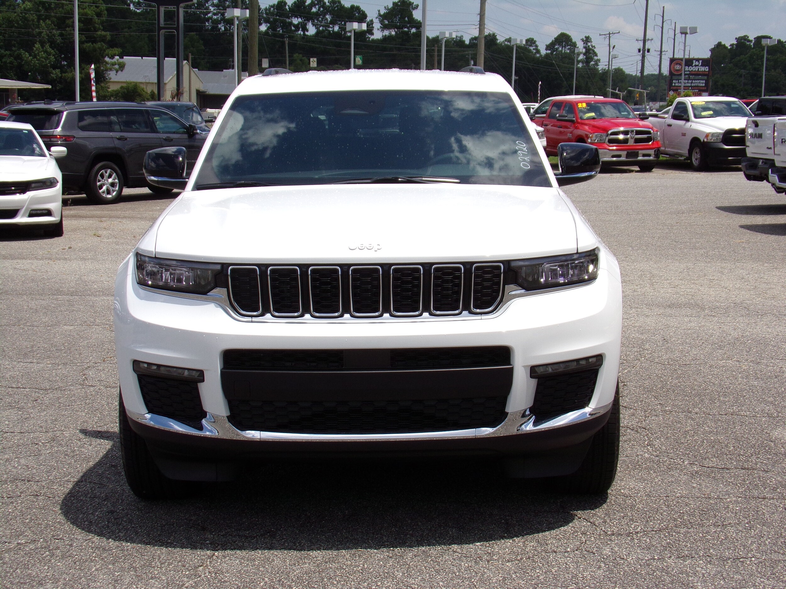 2025 Jeep Grand Cherokee Limited photo 2