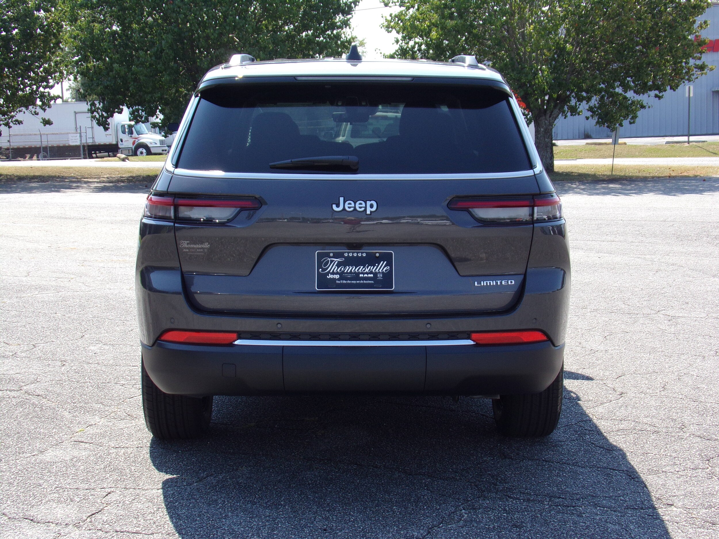 2025 Jeep Grand Cherokee Limited photo 3