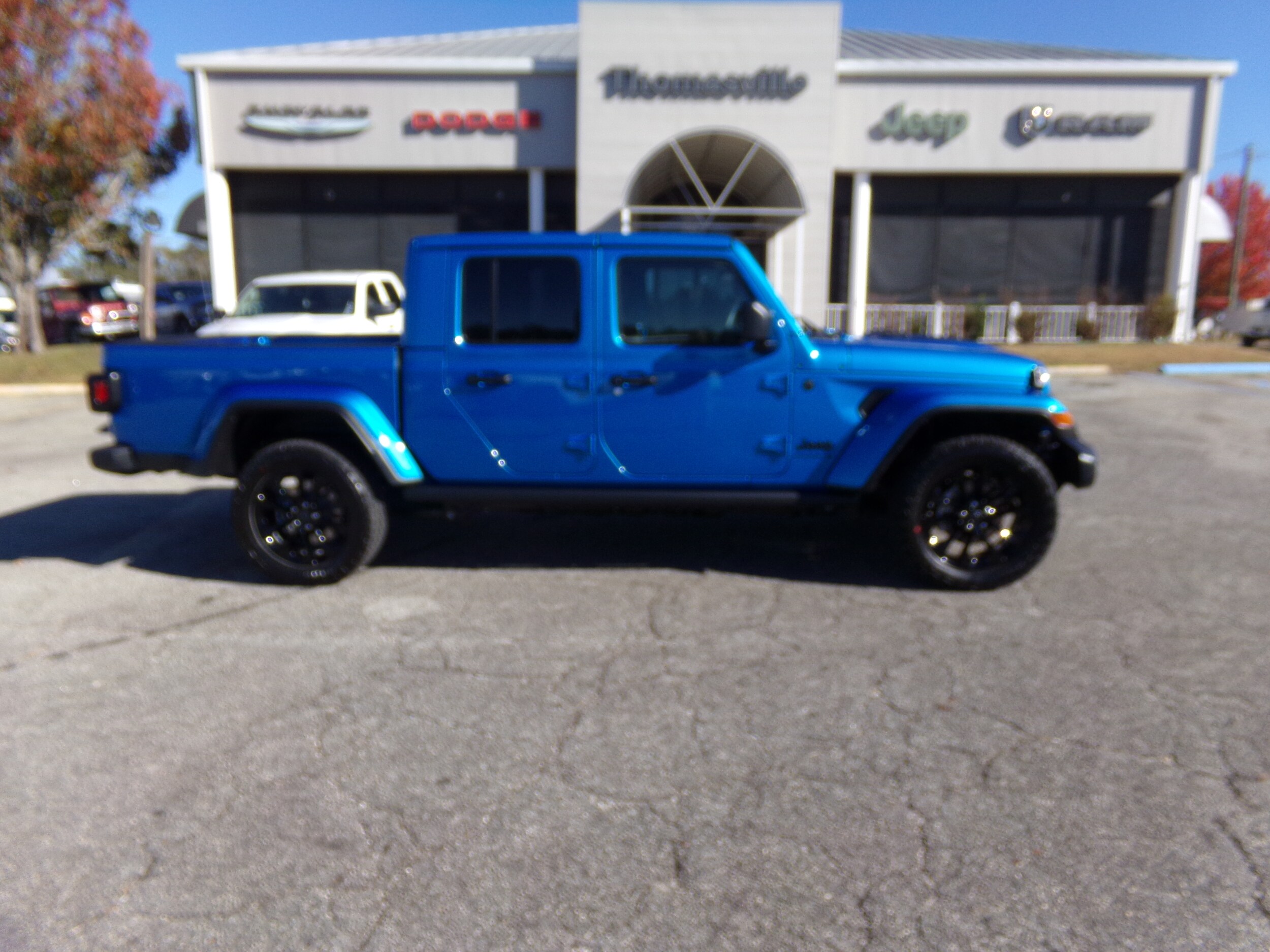 2025 Jeep Gladiator photo 3