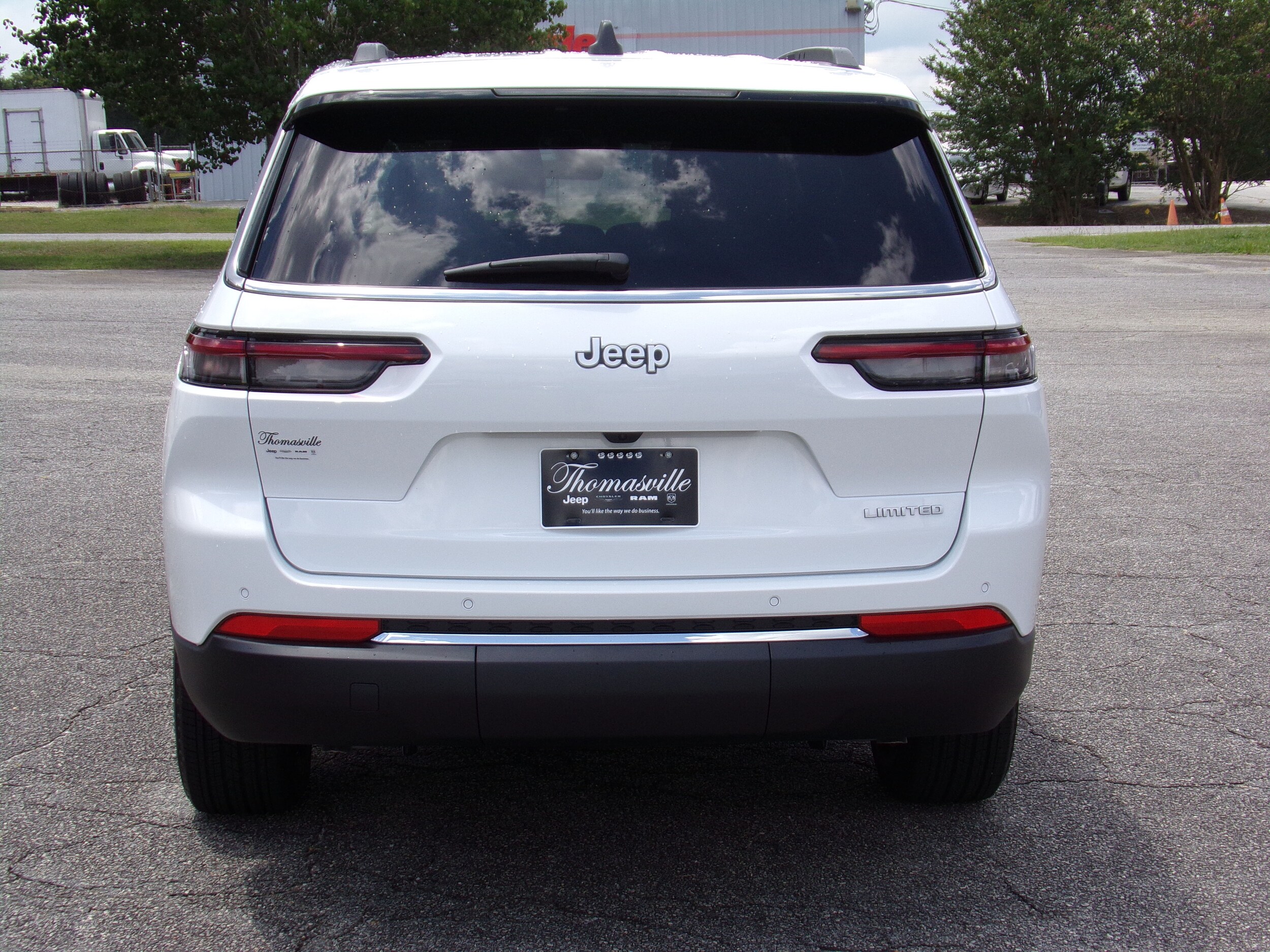 2025 Jeep Grand Cherokee Limited photo 4