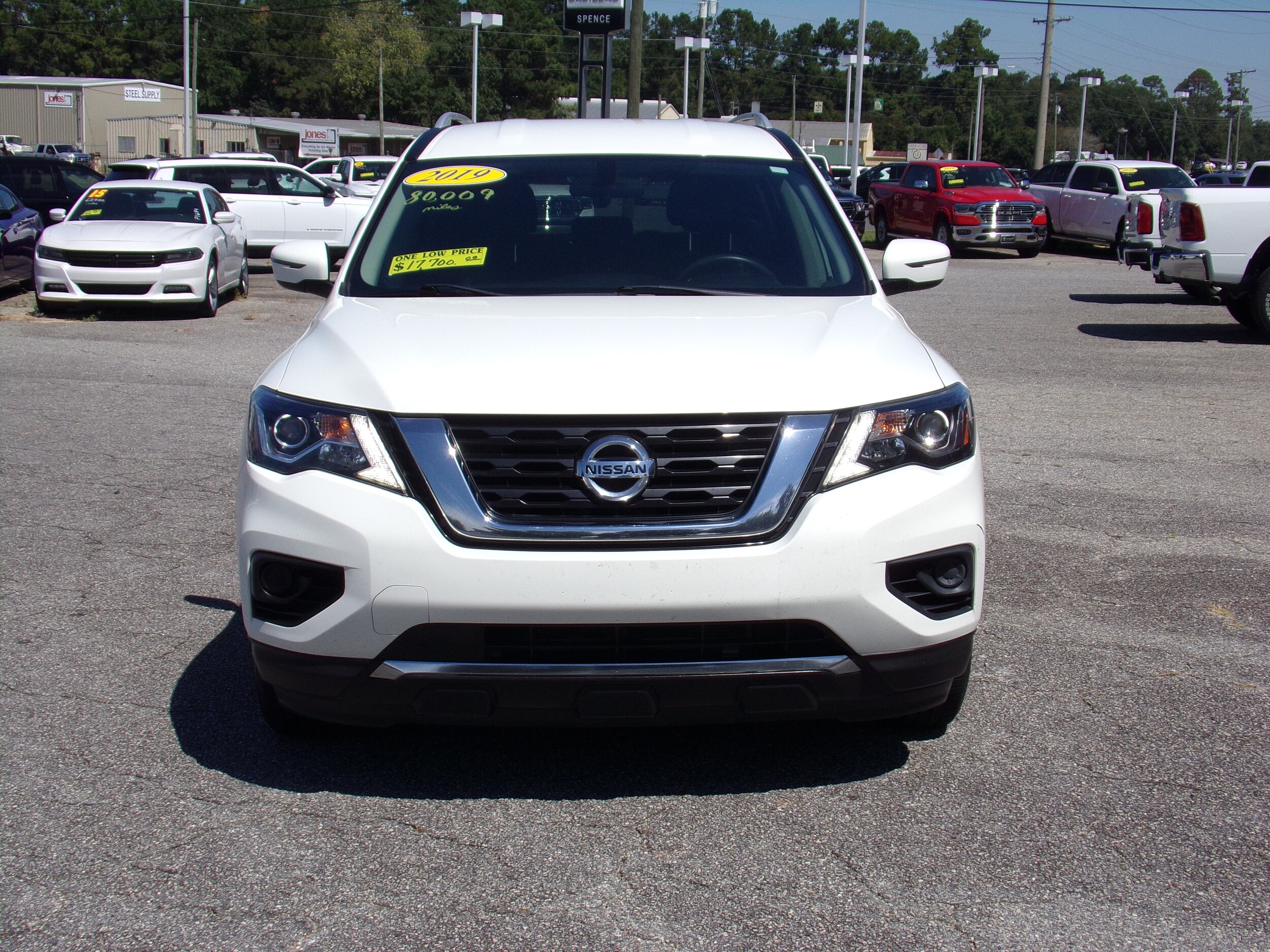 2019 Nissan Pathfinder S photo 2