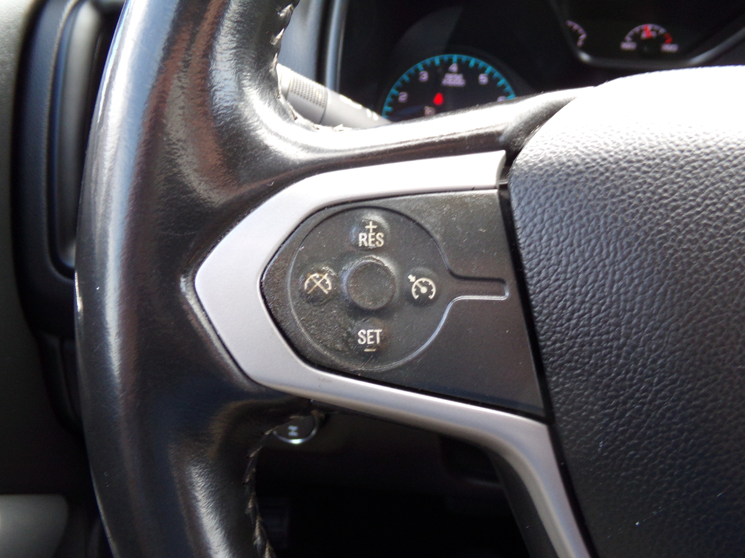 2021 Chevrolet Colorado LT - Photo 12