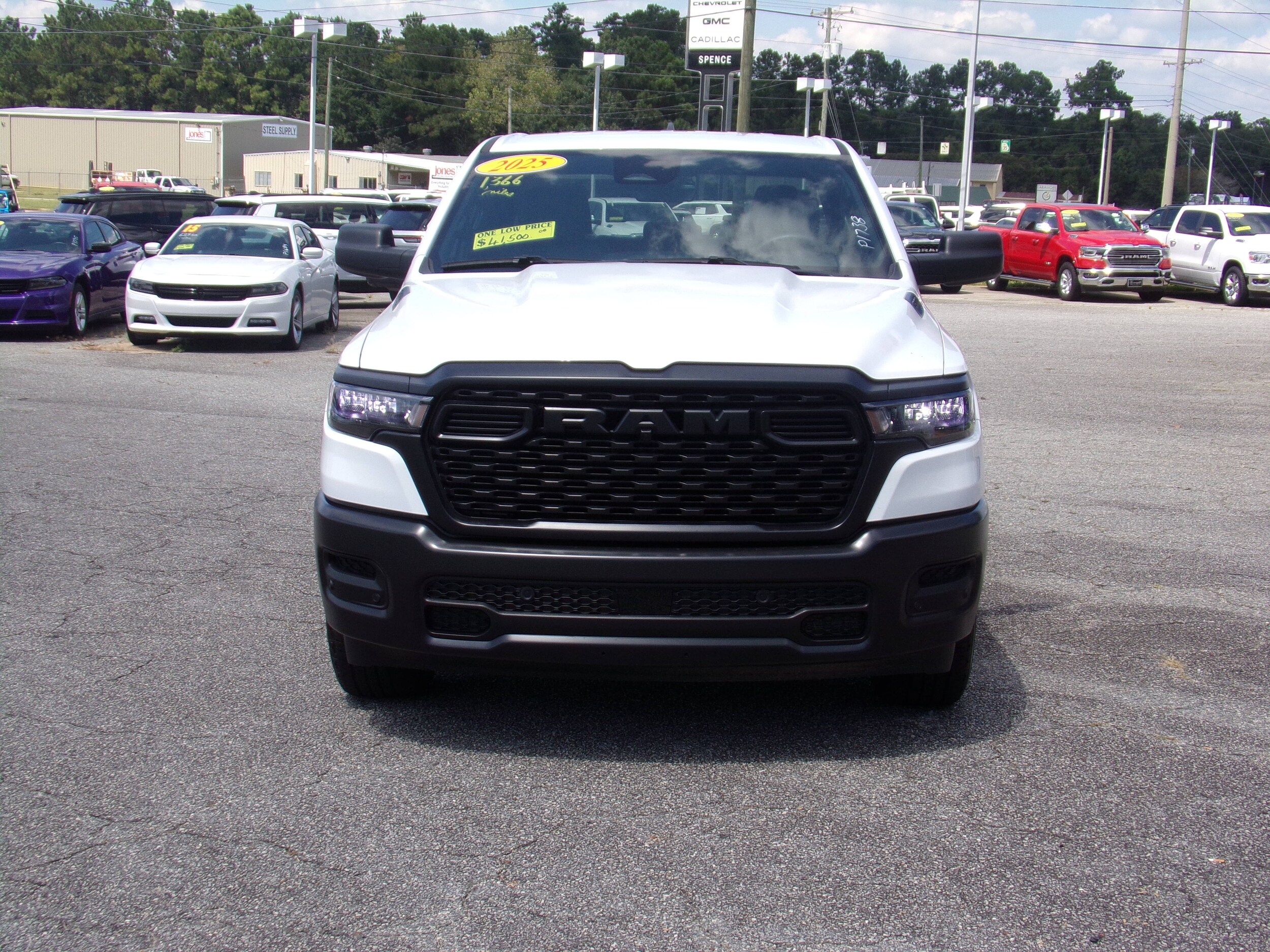 2025 Ram 1500 Tradesman photo 2