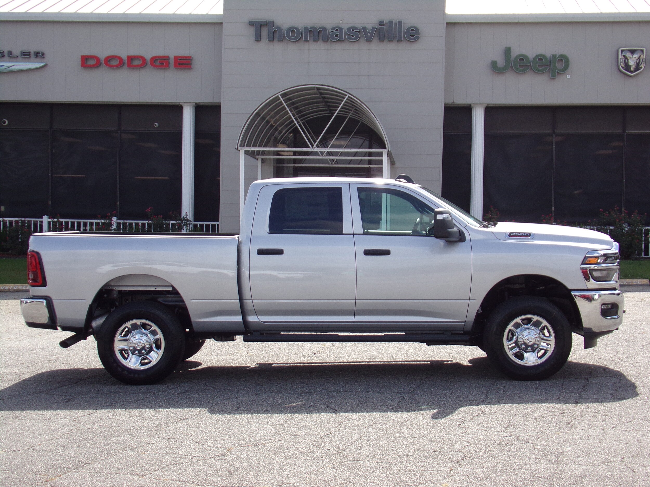 2025 Ram 2500 Tradesman photo 3
