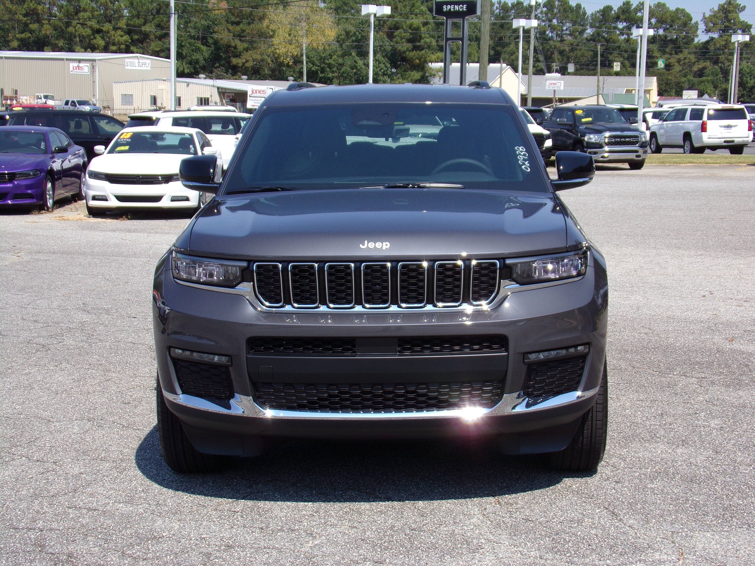 2025 Jeep Grand Cherokee Limited photo 2