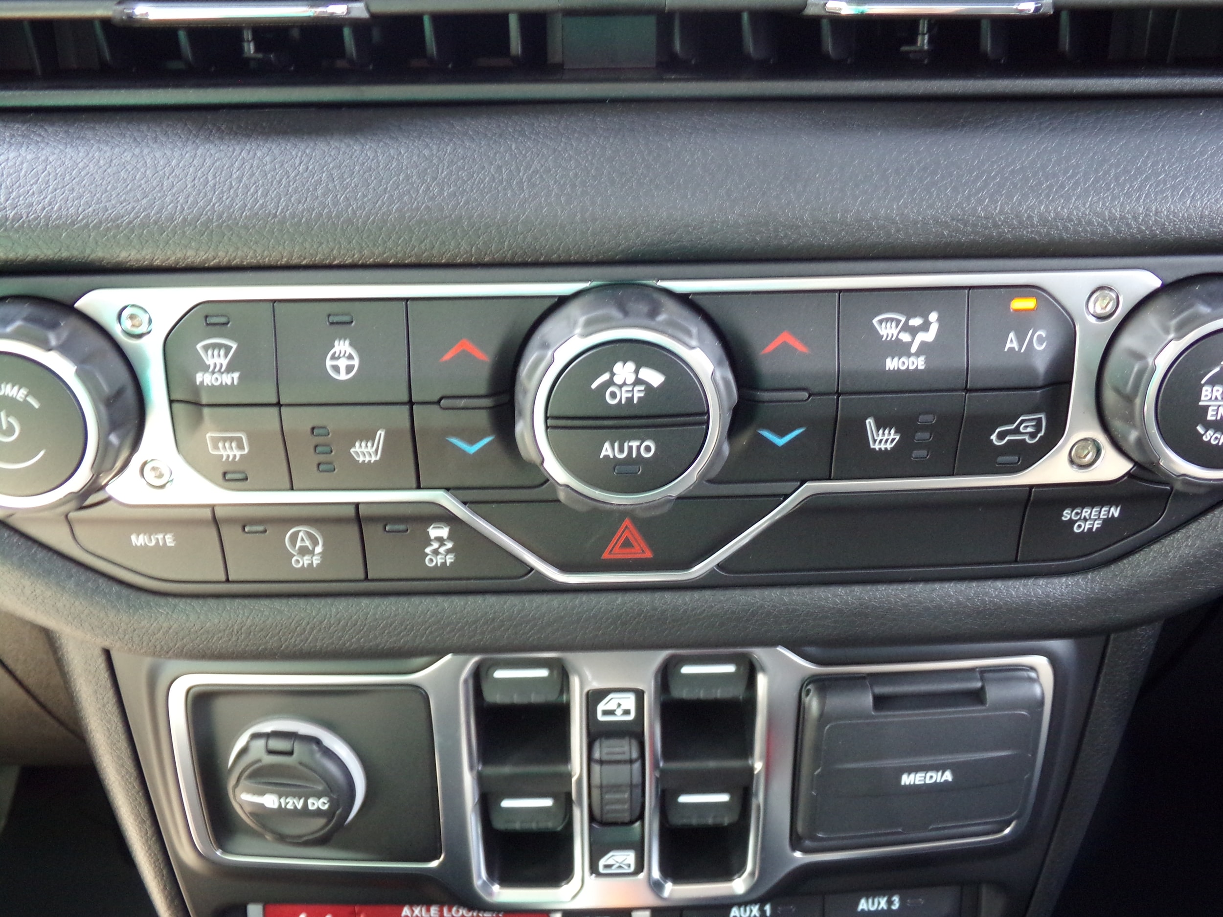 2025 Jeep Wrangler 4-Door Willys - Photo 15