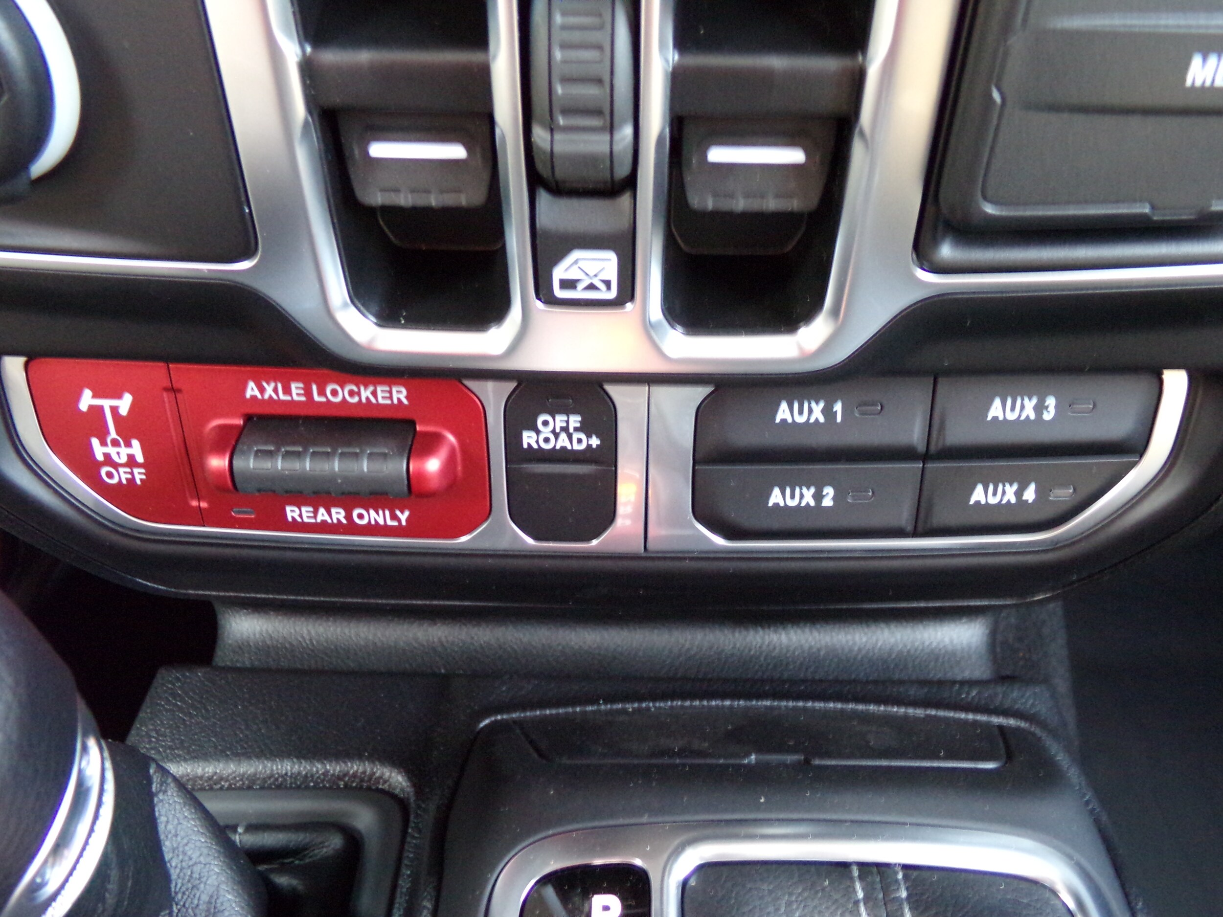 2025 Jeep Gladiator Mojave - Photo 16