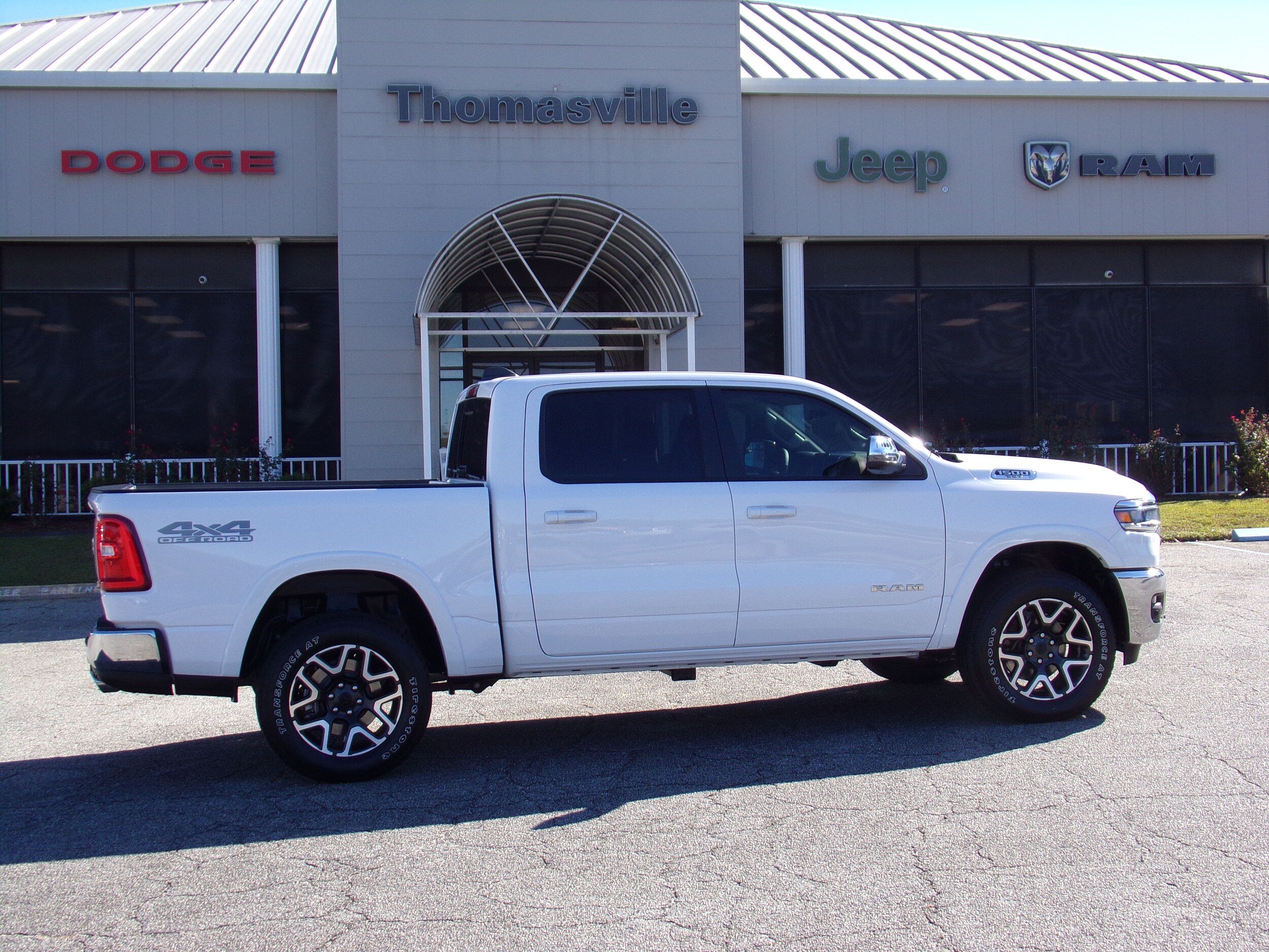 2025 Ram 1500 Laramie photo 3