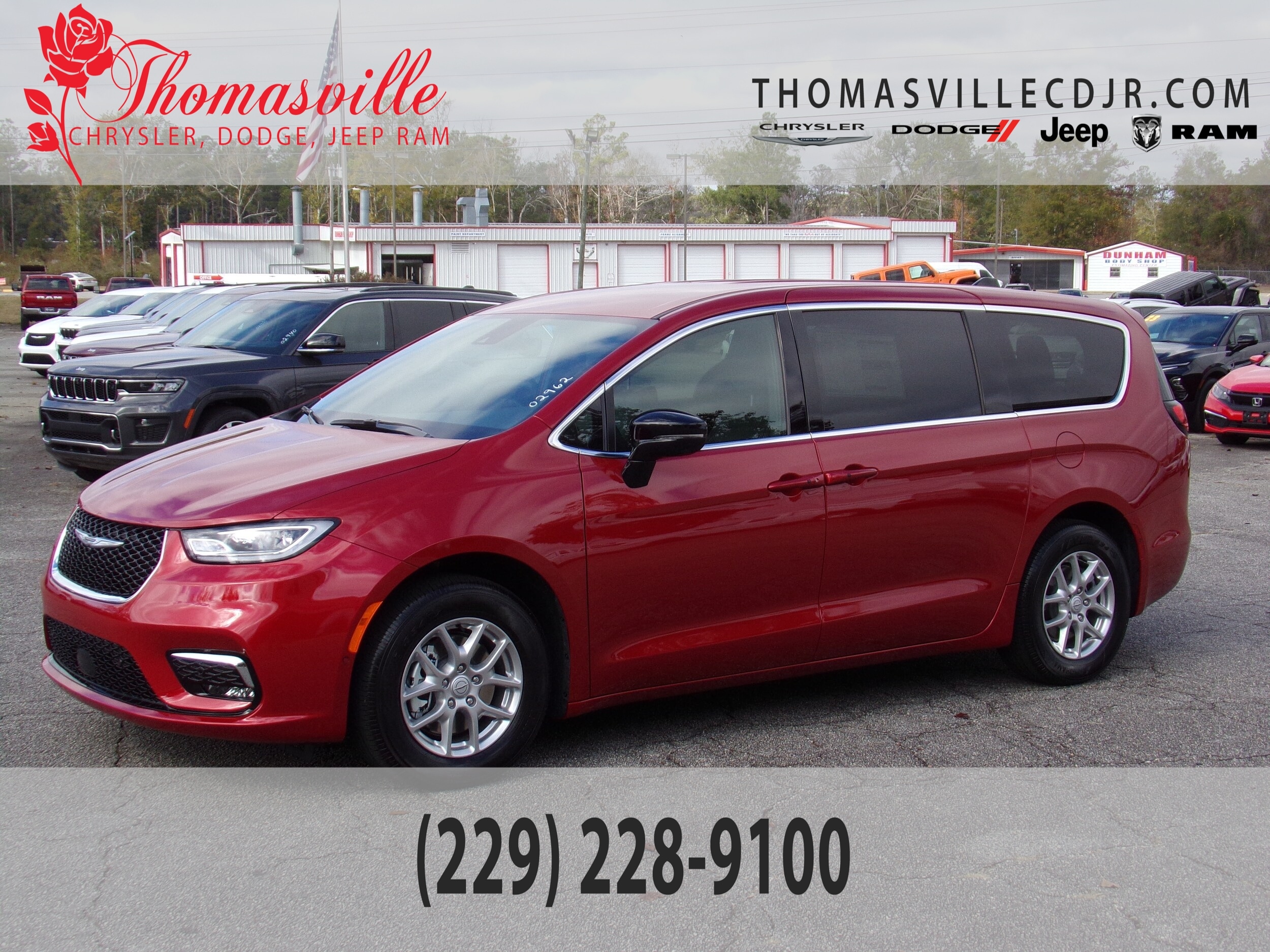 2026 Chrysler Pacifica Select's photo