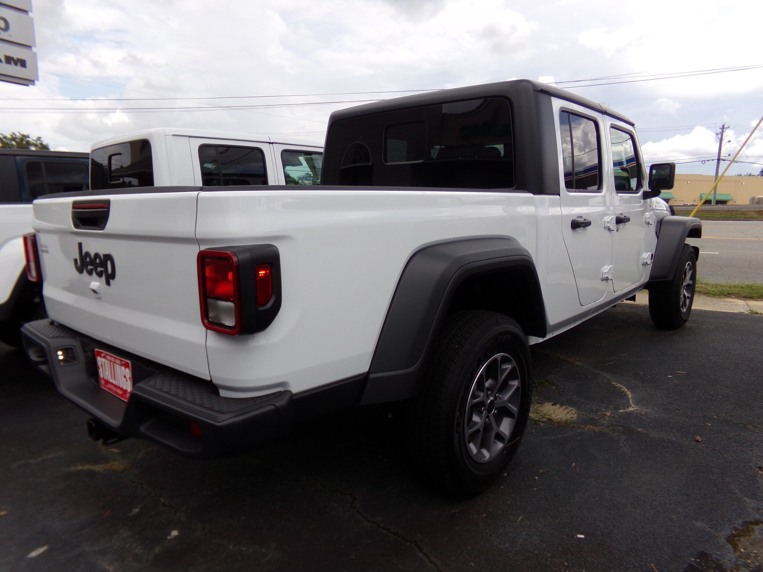 2025 Jeep Gladiator Sport S photo 4