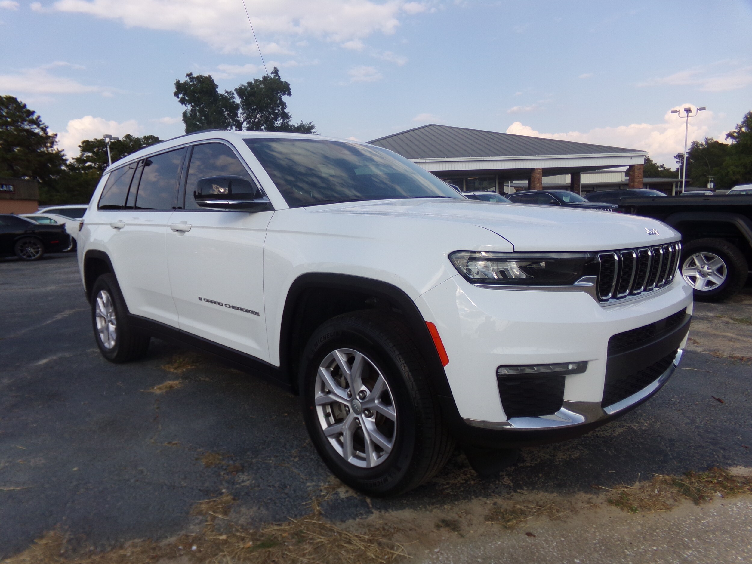 2022 Jeep Grand Cherokee Limited photo 2