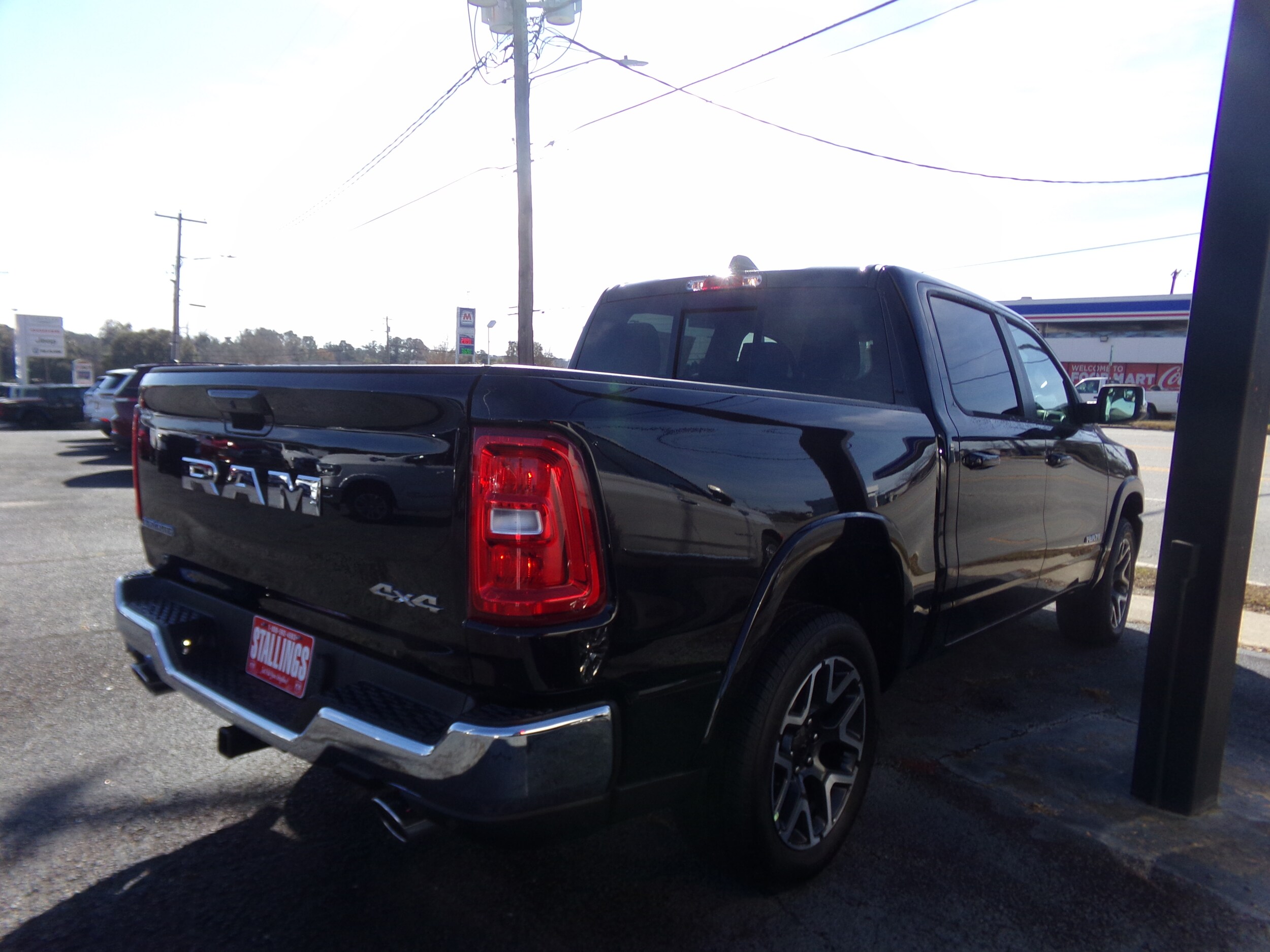 2025 Ram 1500 Laramie photo 3