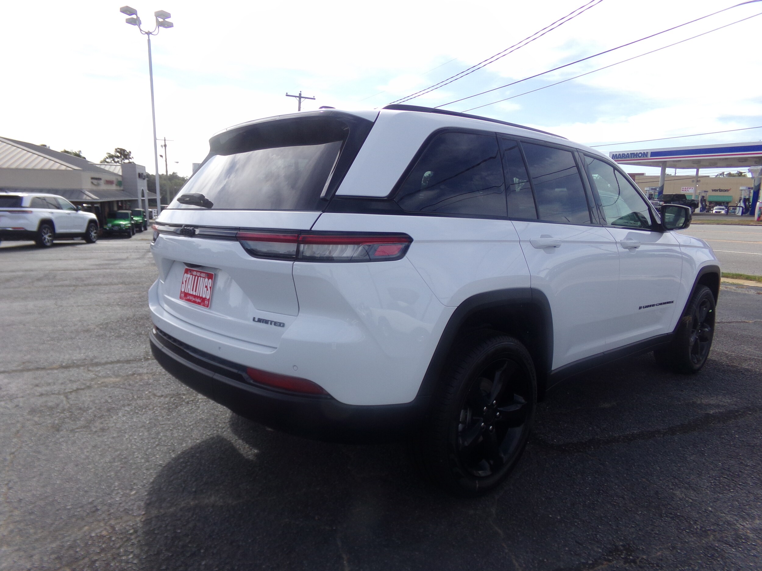 2025 Jeep Grand Cherokee Limited photo 2