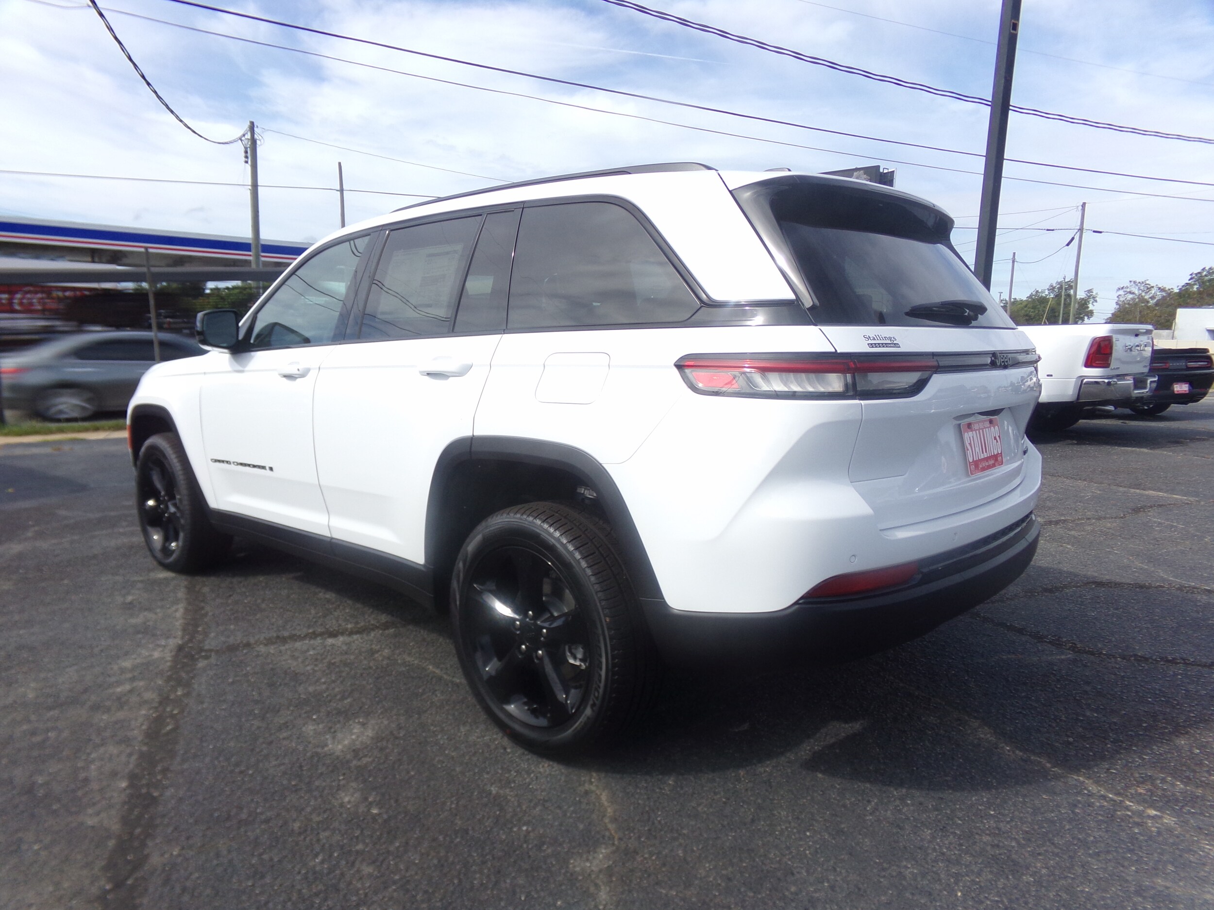 2025 Jeep Grand Cherokee Limited photo 3