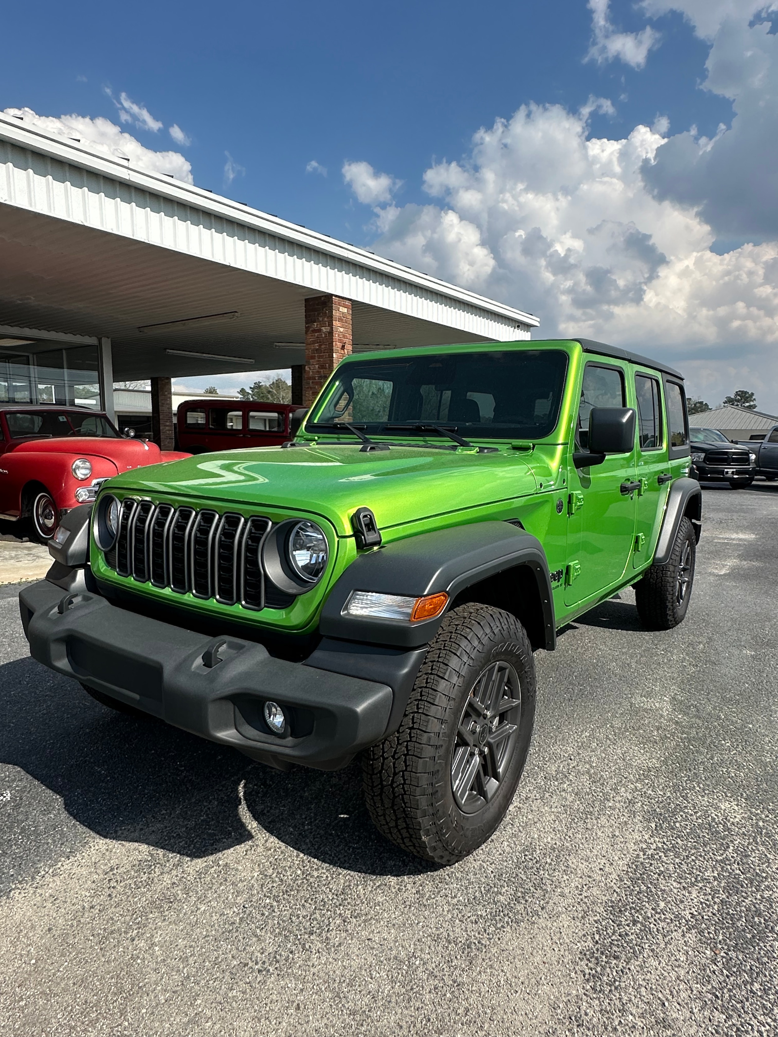 2025 Jeep Wrangler Sport S's photo