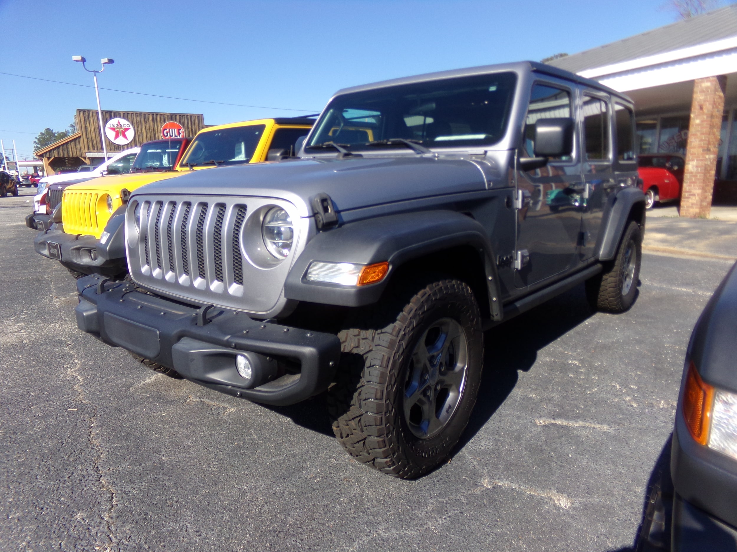 2021 Jeep Wrangler Sport's photo