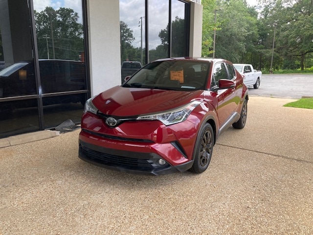 2019 Toyota C-HR LE's photo