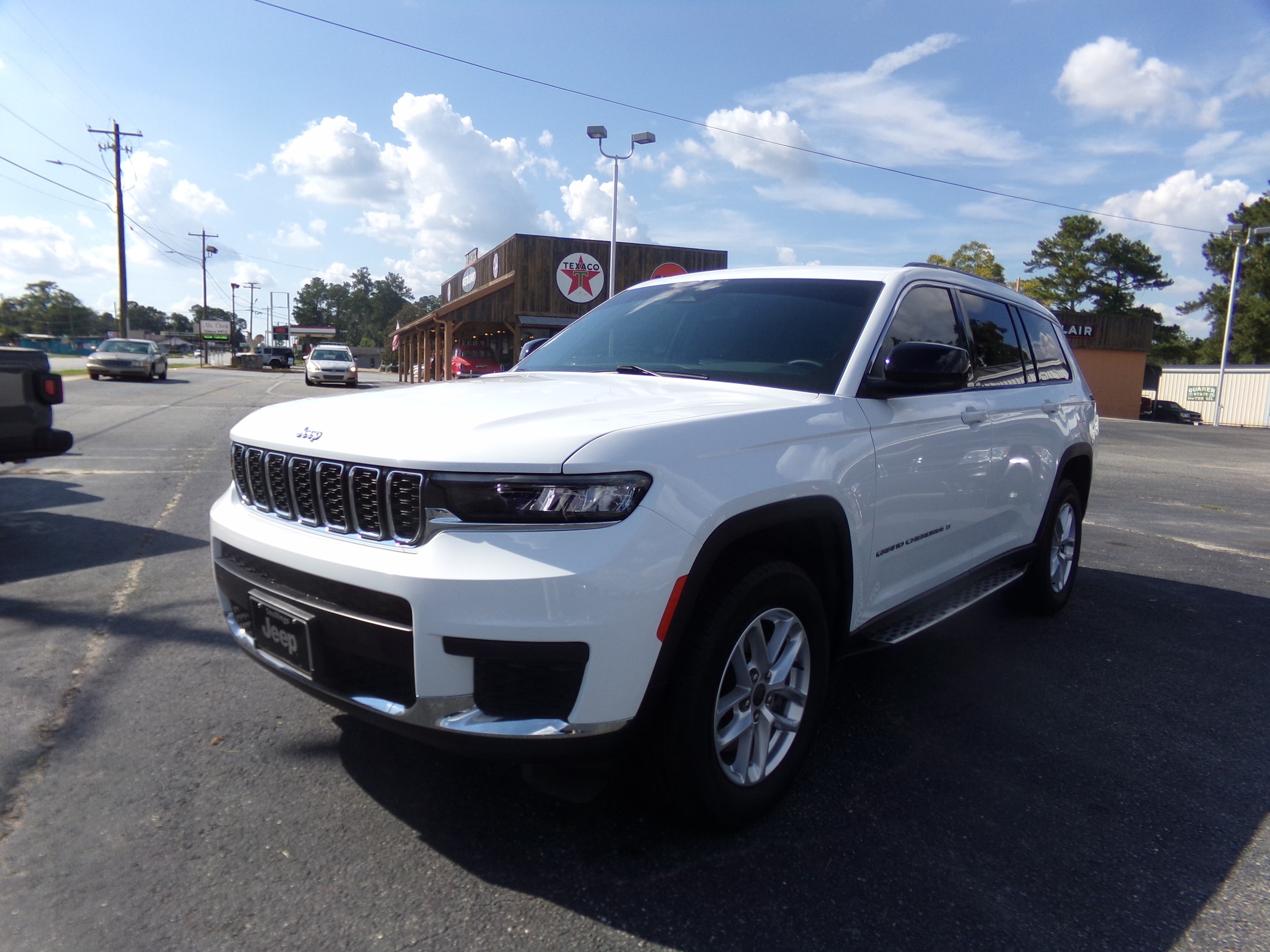 2023 Jeep Grand Cherokee L Laredo's photo