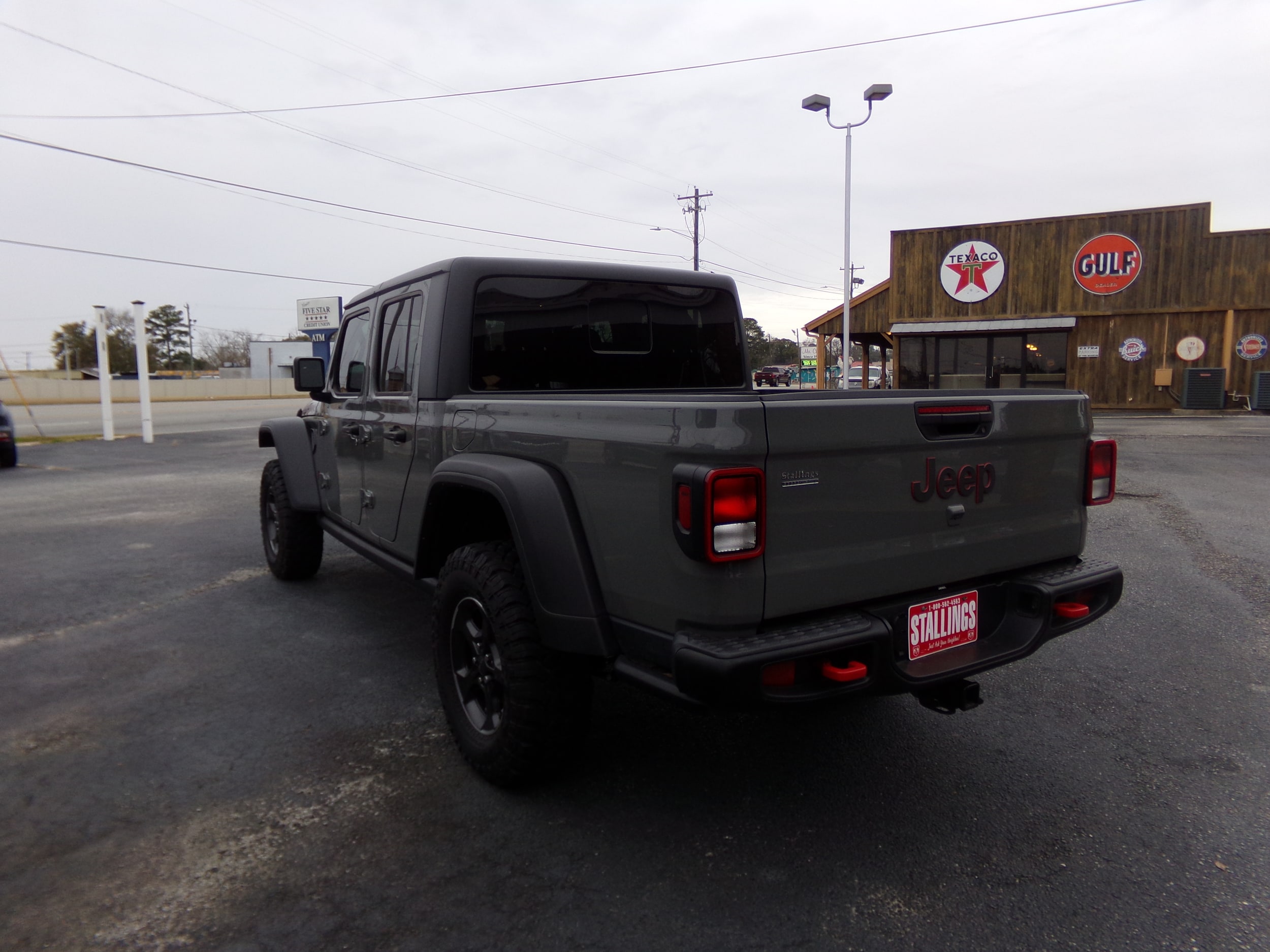 Used 2023 Jeep Gladiator Rubicon with VIN 1C6JJTBG2PL520276 for sale in Cairo, GA