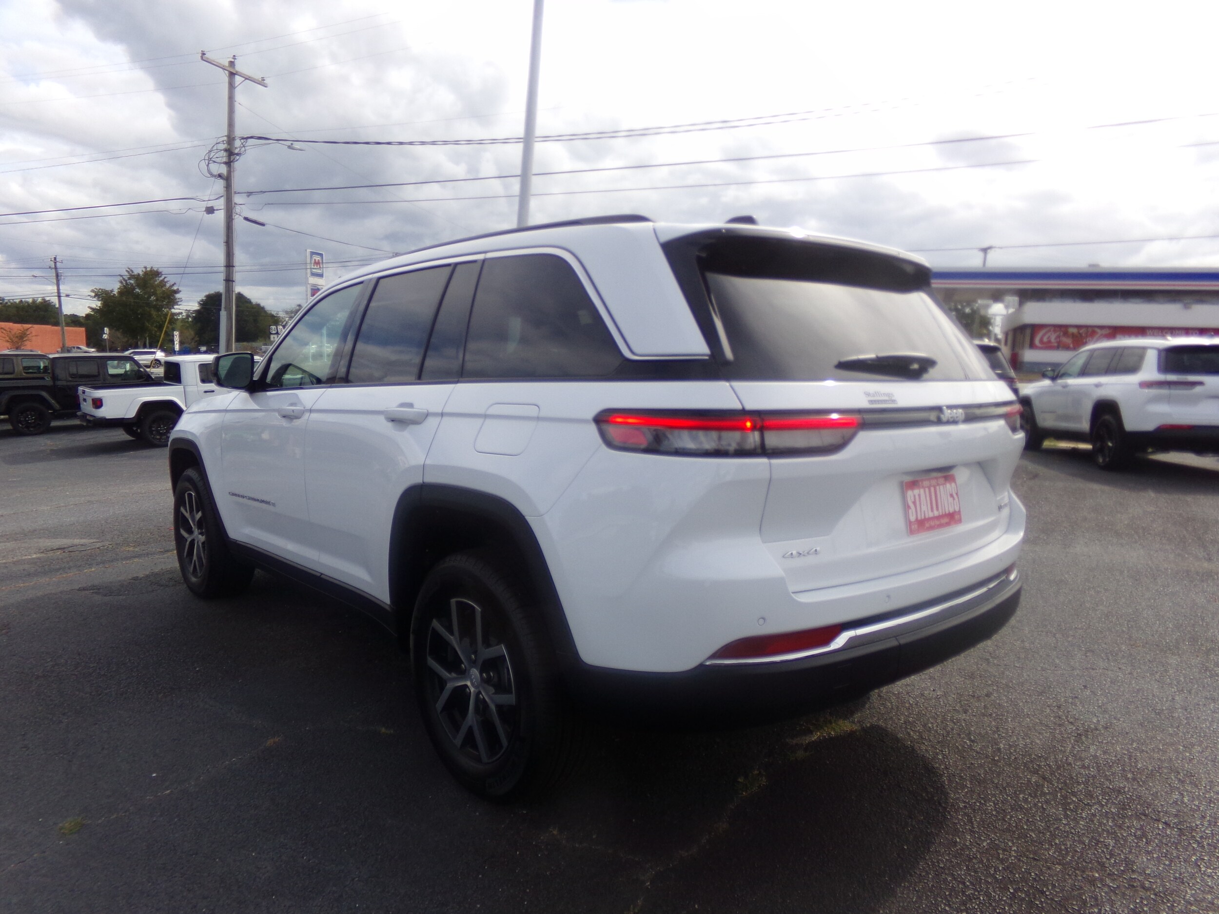 2025 Jeep Grand Cherokee Limited photo 3