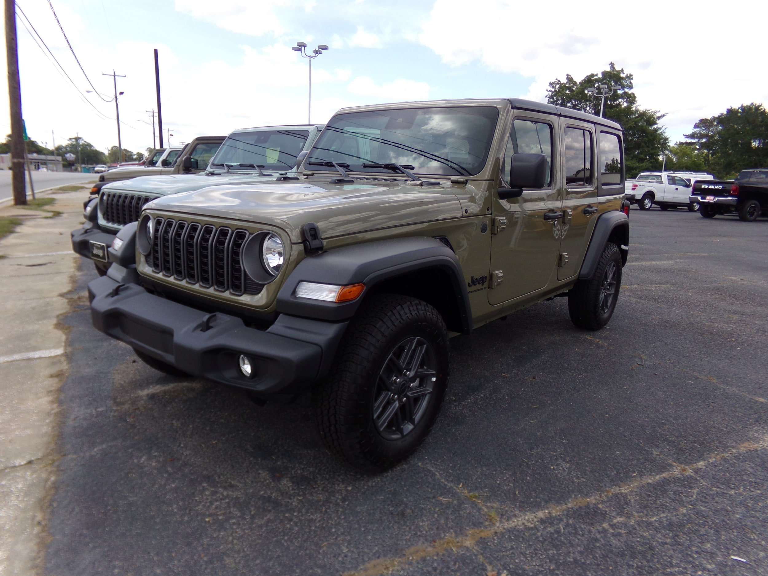 2025 Jeep Wrangler 4-Door Sport S's photo