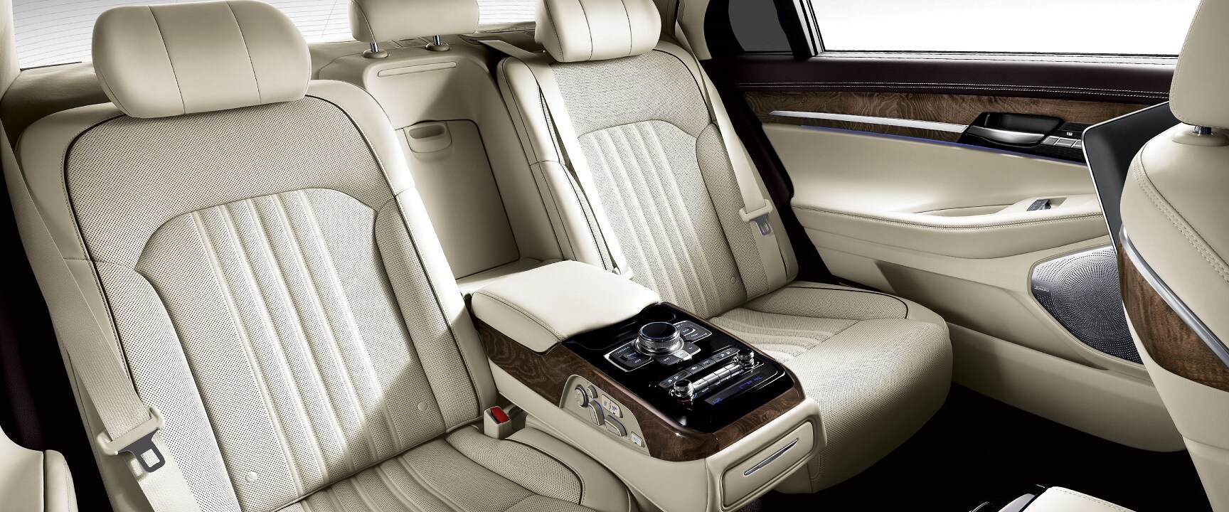 2018 Genesis G90 Cabin.jpg