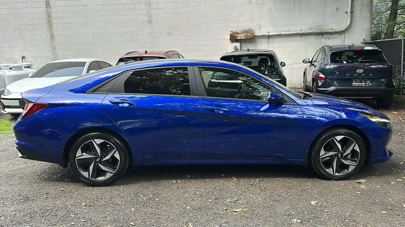 2023 Hyundai Elantra SEL Convenience photo 2