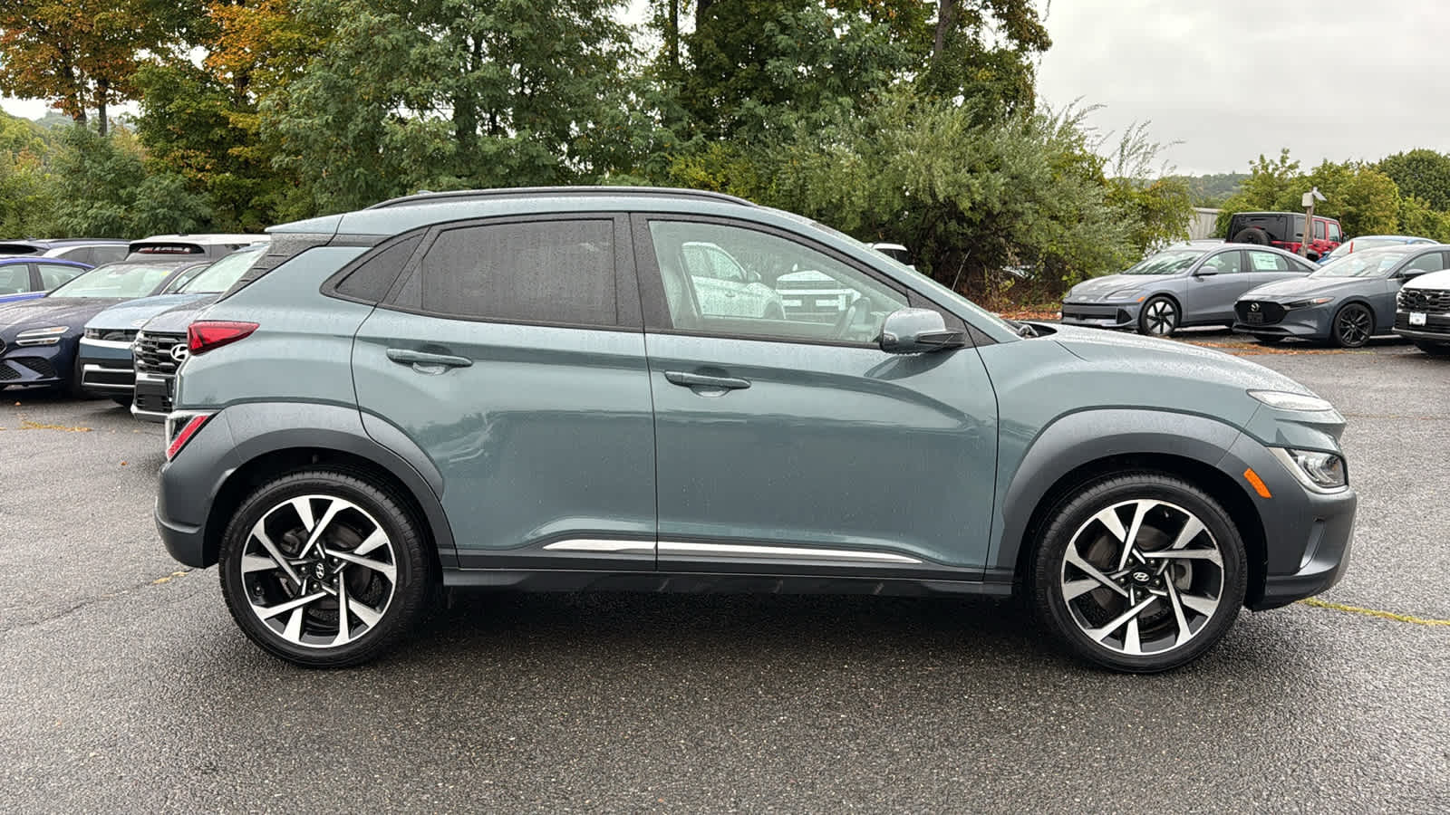 2022 Hyundai Kona Limited photo 2